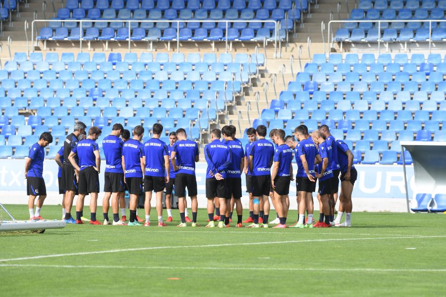 Fotos: Isak vuelve a entrenar en Zubieta