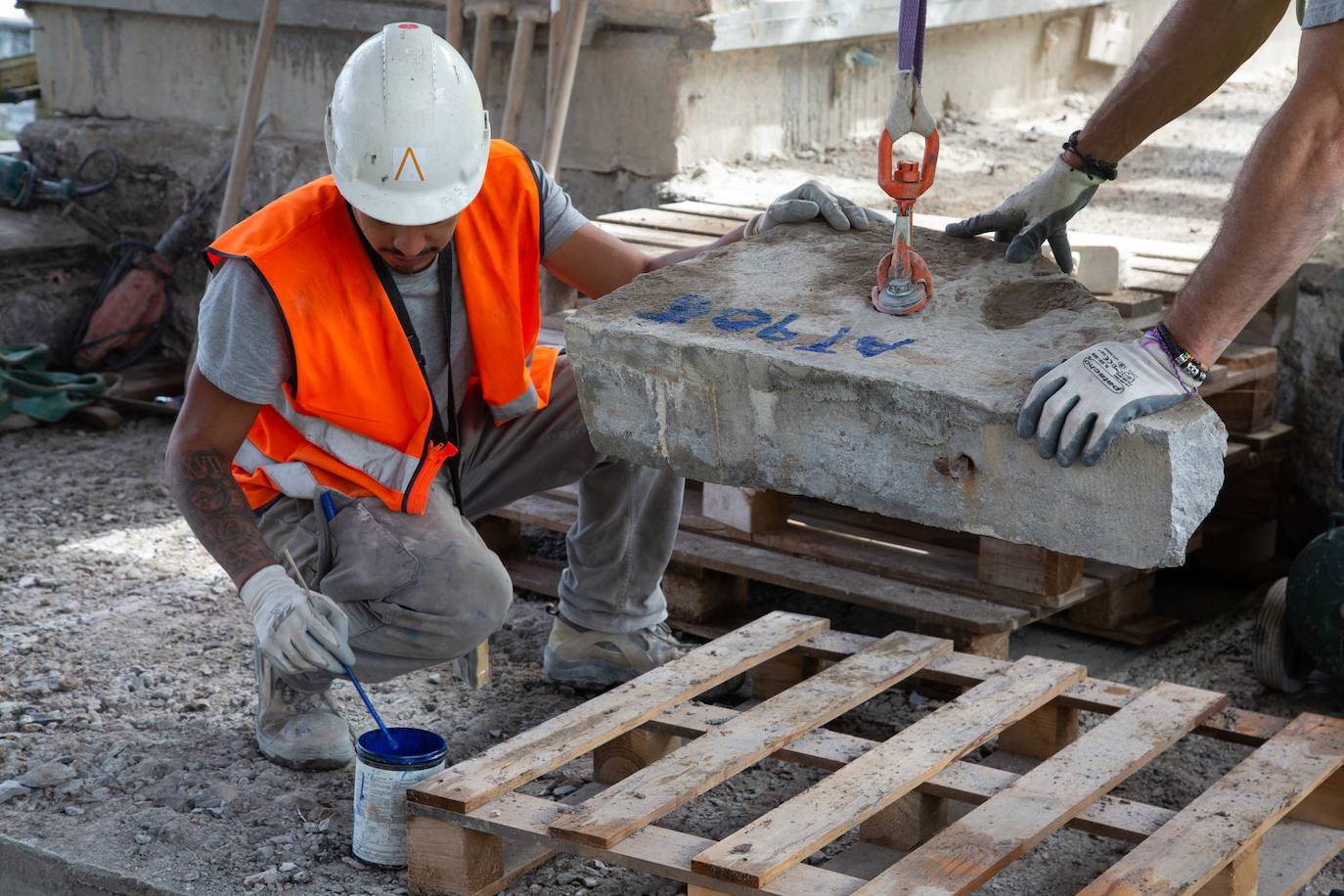 Fotos: Reconstrucción piedra a piedra