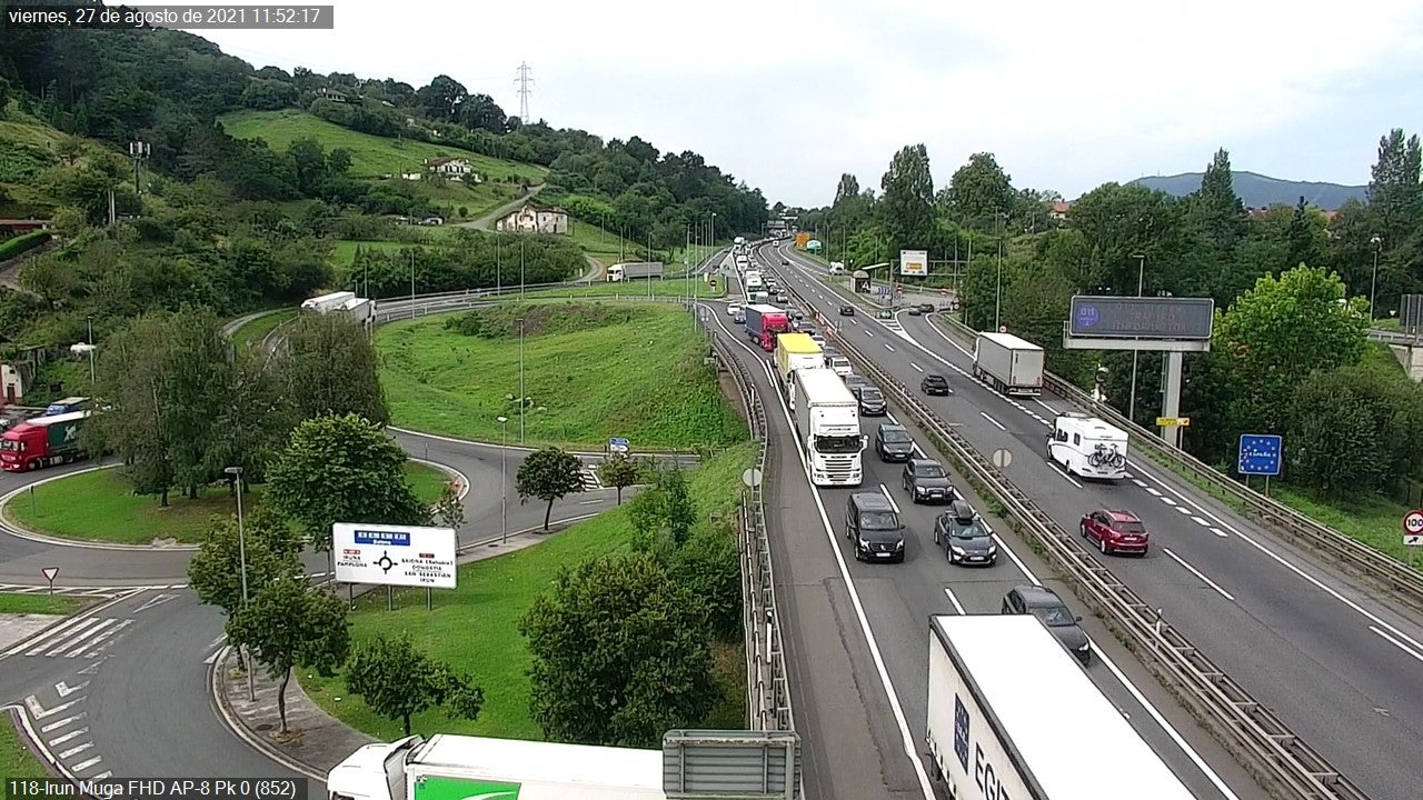 Tráfico: La 'Operación Retorno' deja importantes retenciones en Vitoria e Irun