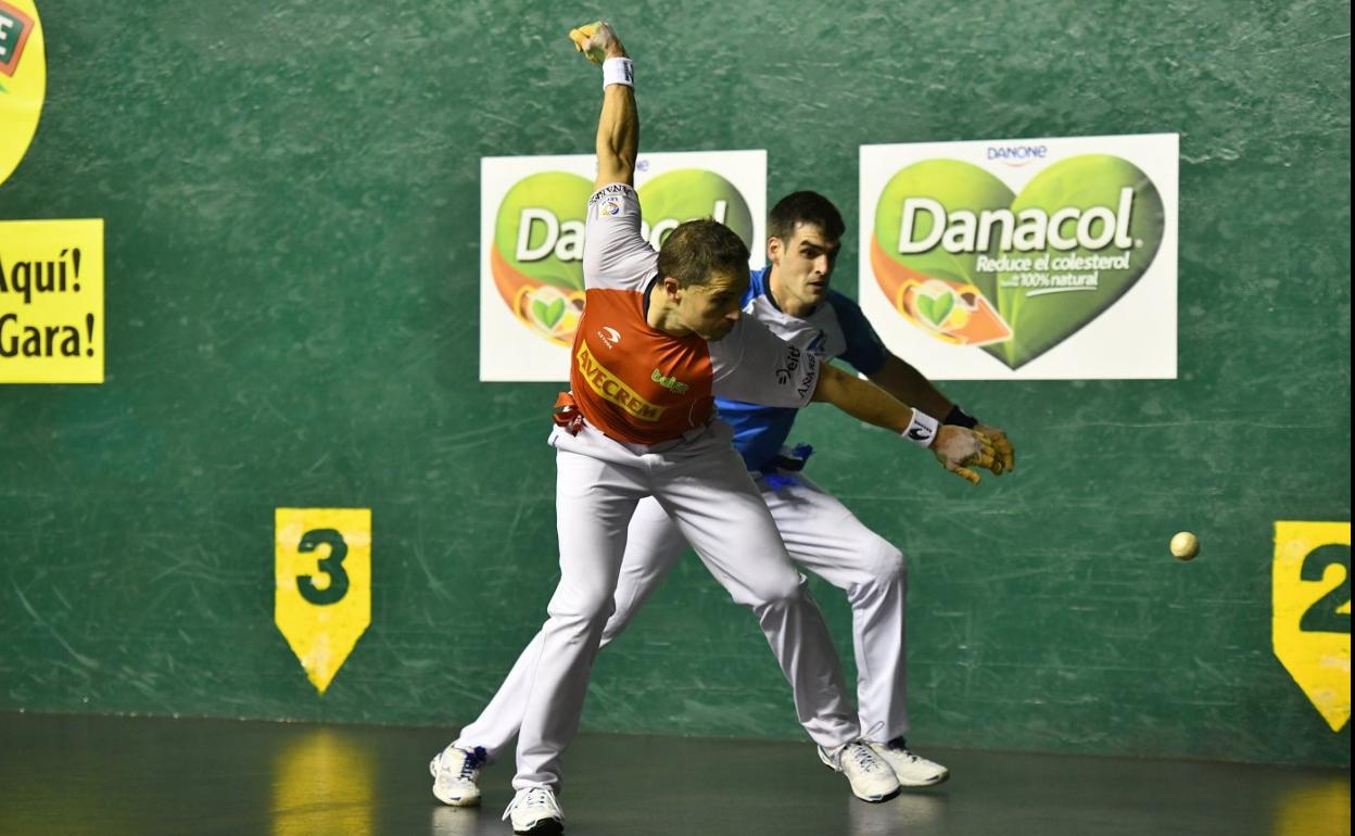 Rivales ayer en Laguardia, Olaizola II y Ezkurdia vuelven a coincidir esta tarde en Bilbao. 