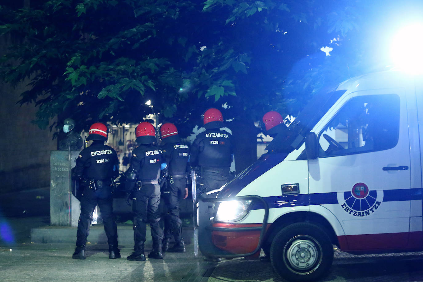 La capital guipuzcoana ha vivido otro sábado de altercados y violencia callejera que ha finalizado con una quincena de jóvenes detenidos