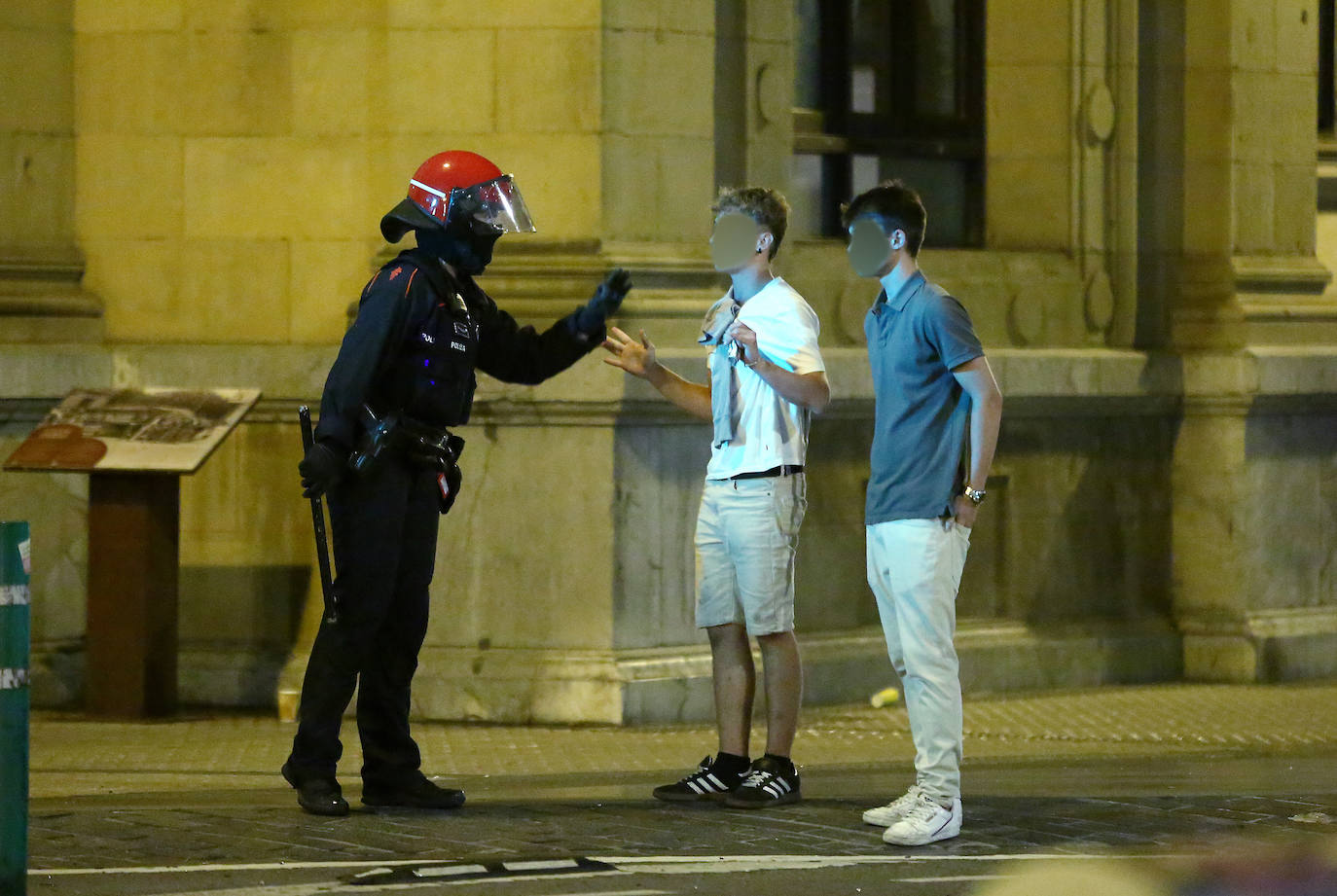 La capital guipuzcoana ha vivido otro sábado de altercados y violencia callejera que ha finalizado con una quincena de jóvenes detenidos