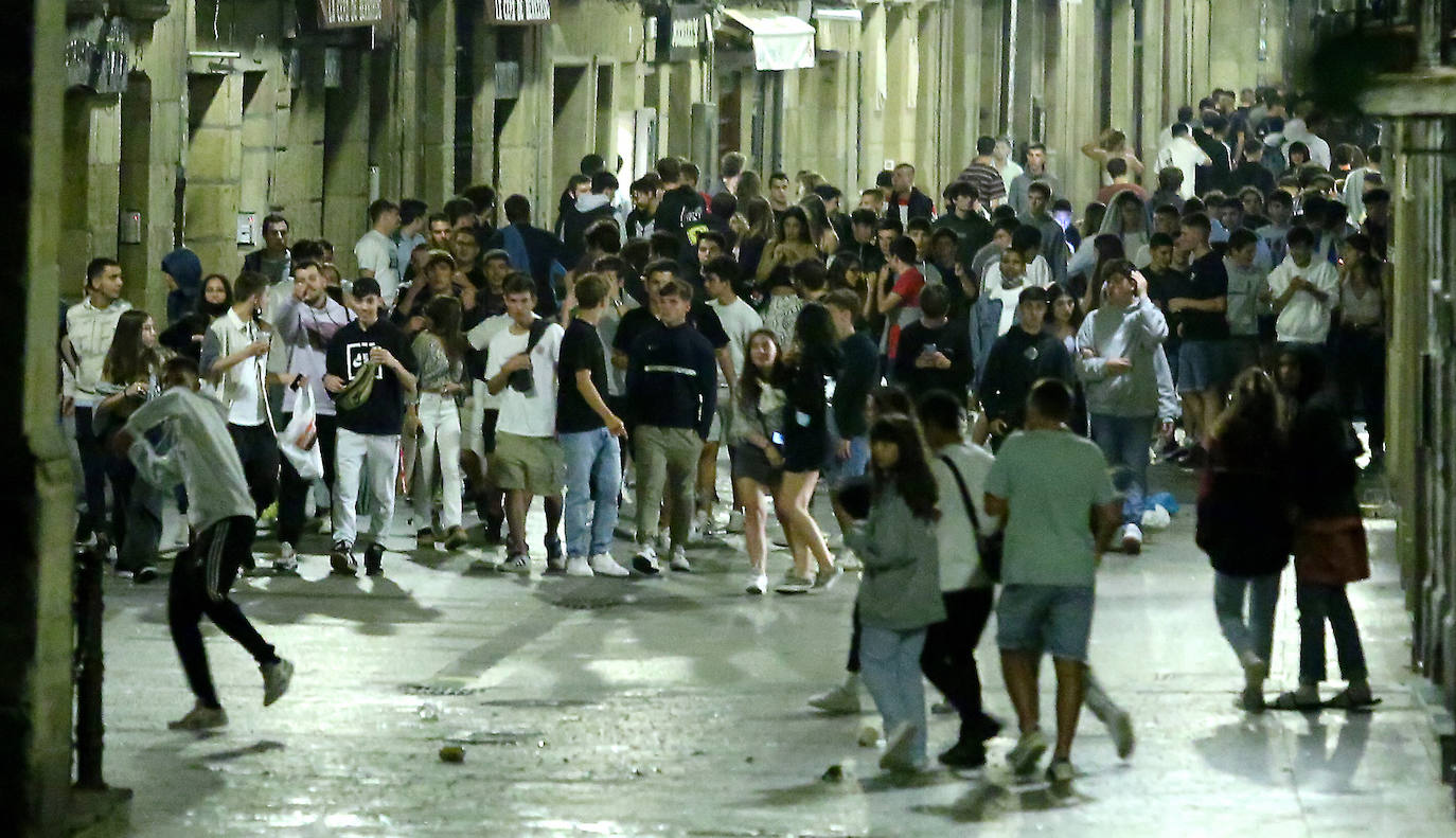 La capital guipuzcoana ha vivido otro sábado de altercados y violencia callejera que ha finalizado con una quincena de jóvenes detenidos