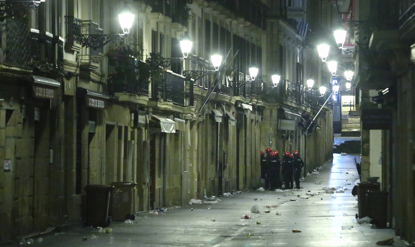La capital guipuzcoana ha vivido otro sábado de altercados y violencia callejera que ha finalizado con una quincena de jóvenes detenidos