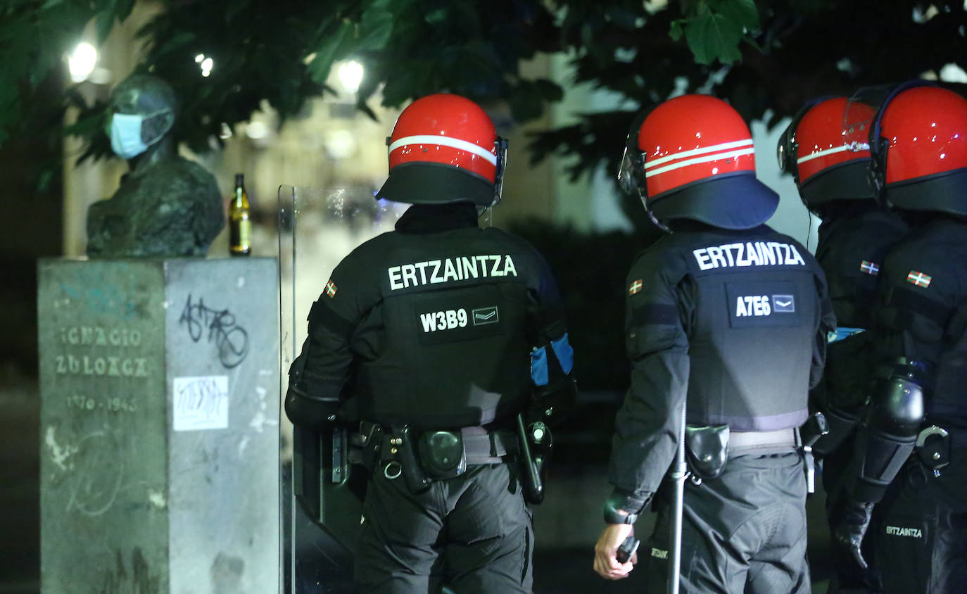 La capital guipuzcoana ha vivido otro sábado de altercados y violencia callejera que ha finalizado con una quincena de jóvenes detenidos