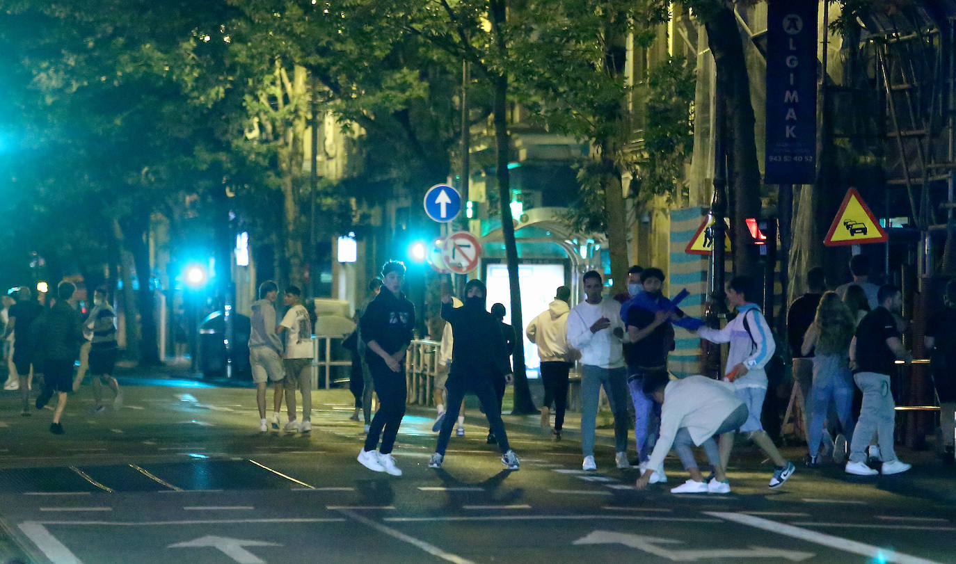 La capital guipuzcoana ha vivido otro sábado de altercados y violencia callejera que ha finalizado con una quincena de jóvenes detenidos