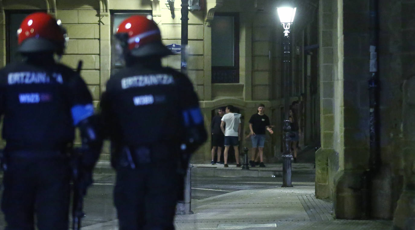 La capital guipuzcoana ha vivido otro sábado de altercados y violencia callejera que ha finalizado con una quincena de jóvenes detenidos