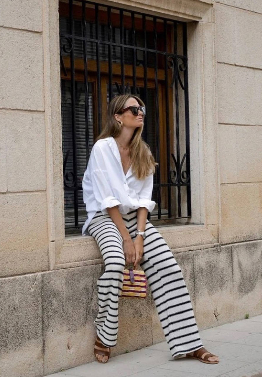 Con el cambio de mes llega el momento de revolucionar el armario. De hecho, la mayoría de nosotras llevamos días buscando los mejores looks de entretiempo para crear los estilismos más cool de septiembre. Gabardinas XXL, prendas o complementos acolchados, estampados geométricos, print animal, cuadros vichy, botas blancas, mocasiones, el color naranja, blazers oversize, blusas románticas, pantalones wide-leg en todas sus versiones, jeans rectos y clásicos; piel o polipiel; cuellos bobo... He aquí las piezas imprescindibles de la temporada