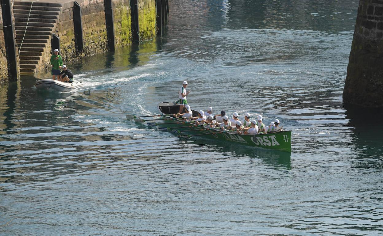 Hondarribia regresa al muelle donostiarra tras completar