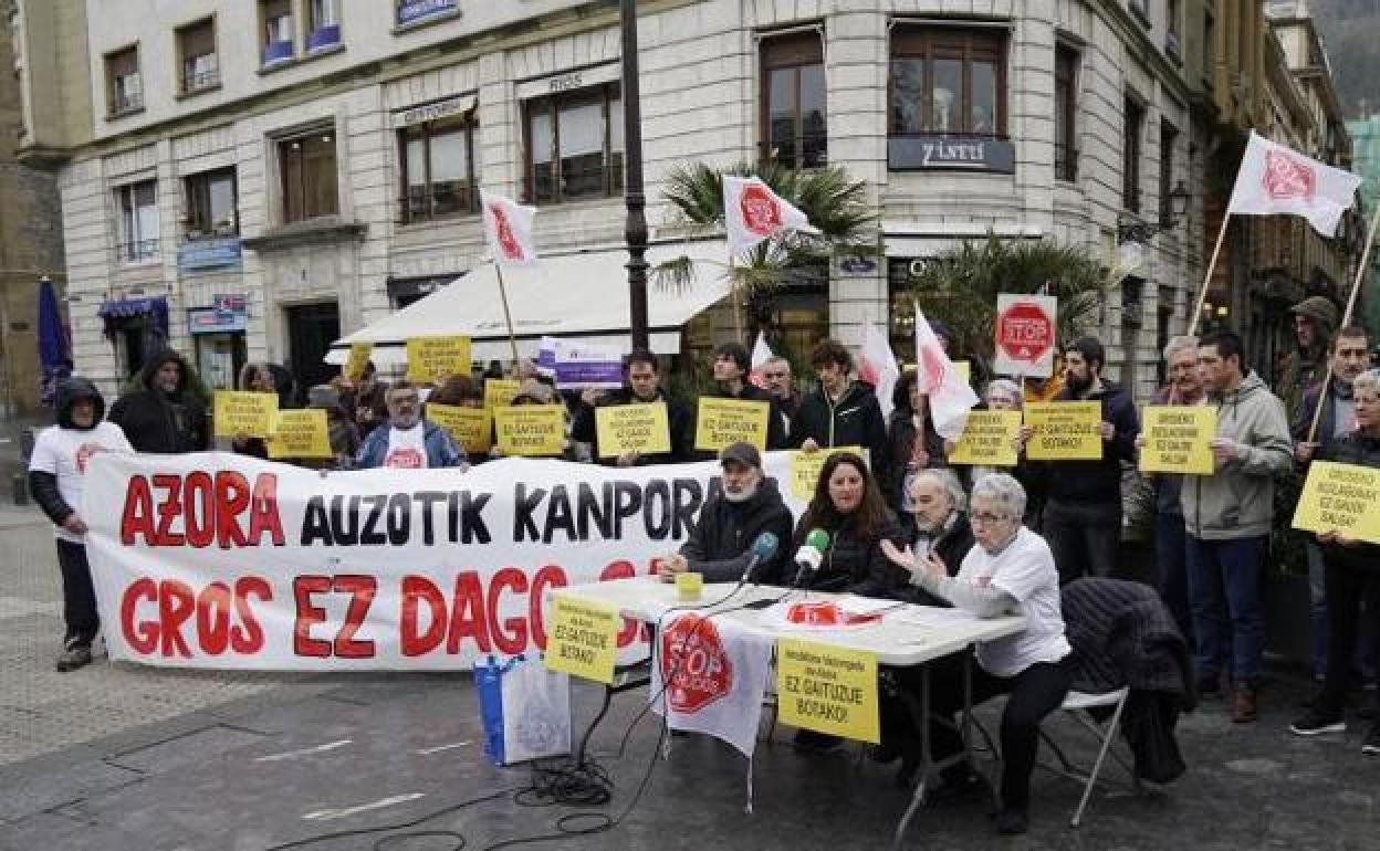 Protesta contra Azora un mes antes del inicio de la pandemia.