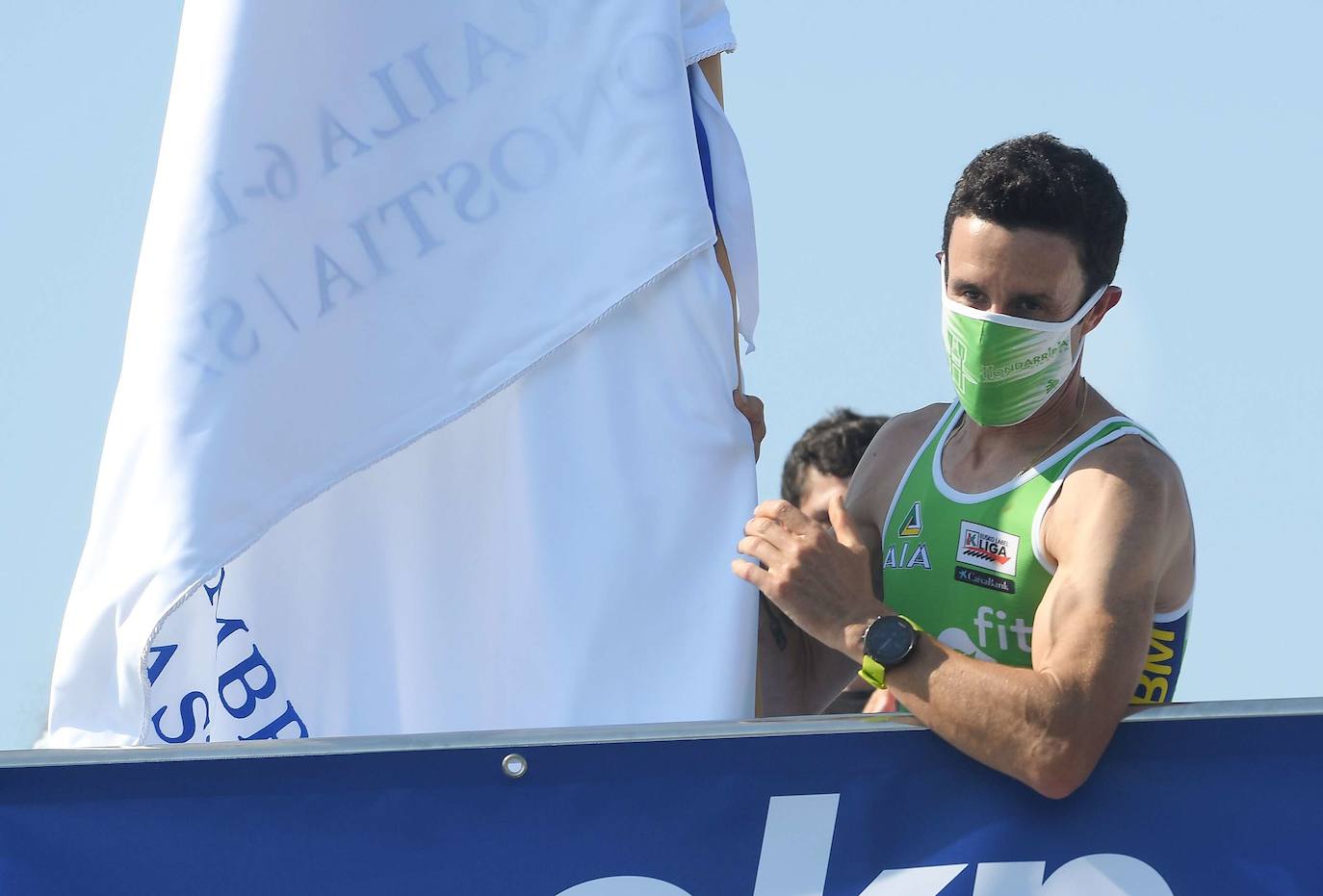 Ioseba Amunarriz, con la Bandera de La Concha de 2020.