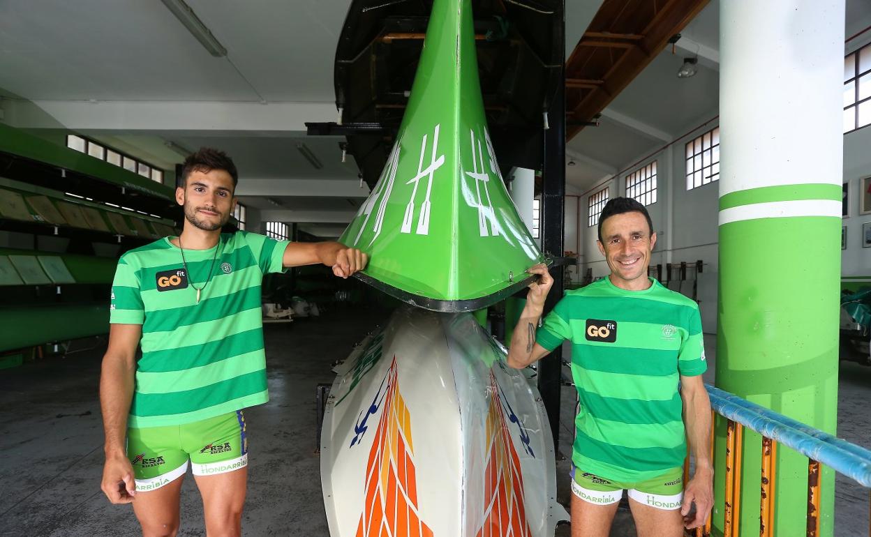 Ibai Camarero y Ioseba Amunarriz, ayer antes de encarar el último entrenamiento en Hondarribia. Hoy lo harán en La Concha. 