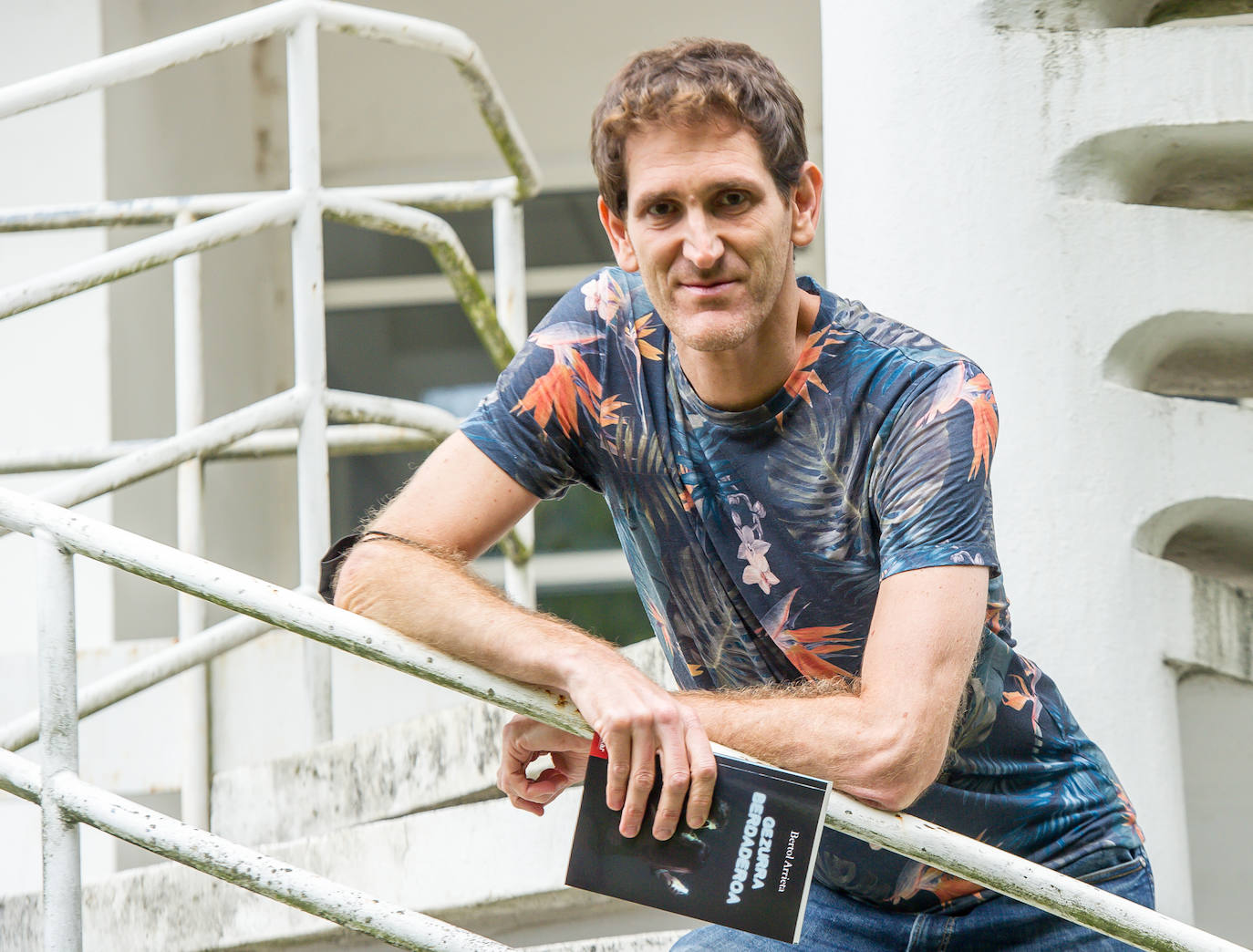 'Gezurra berdaderoa', konfinamendu garaian «burua sano mantentzeko txertoa»