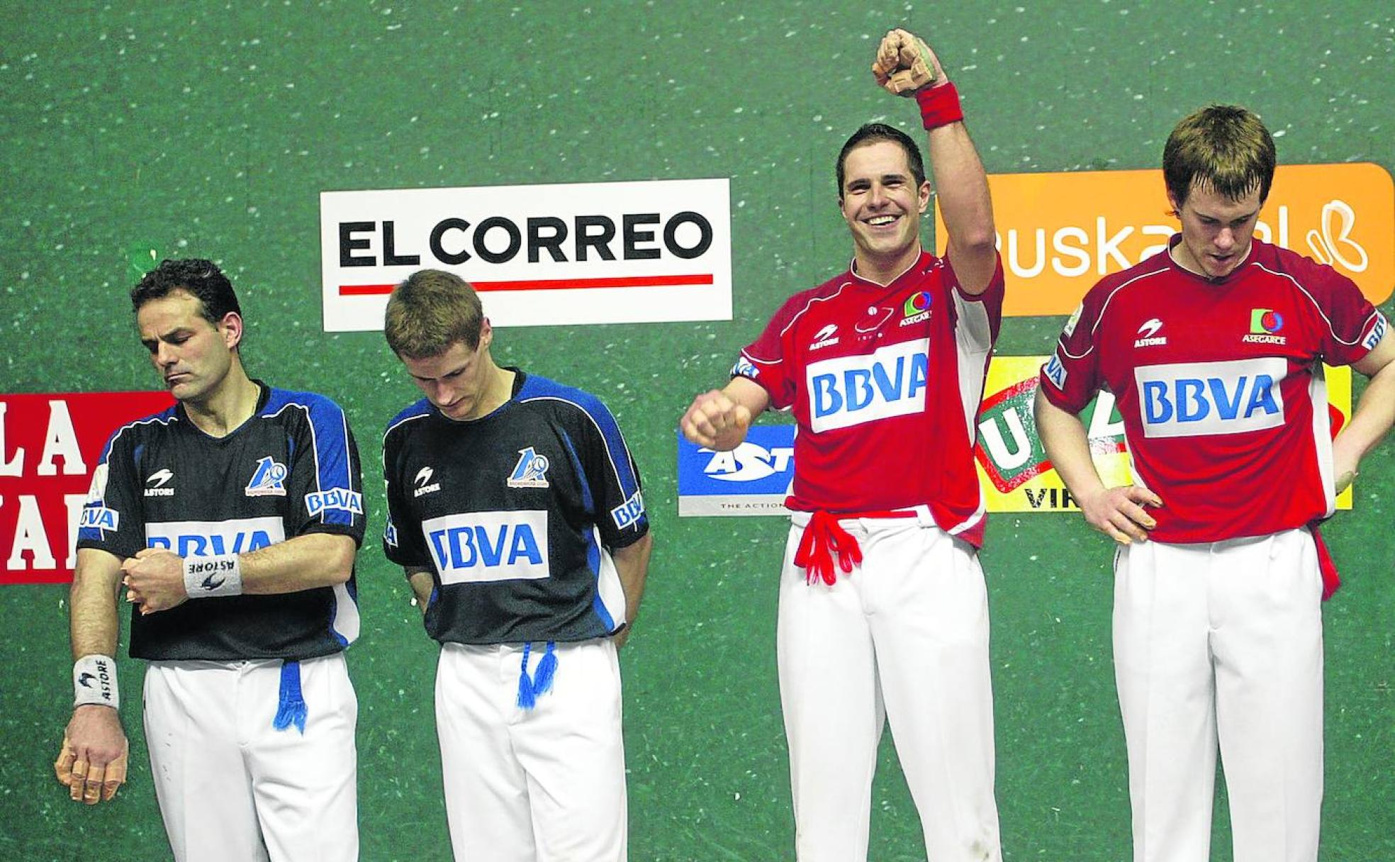 Primera txapela en el Parejas. Olaizola celebra el triunfo en 2008.