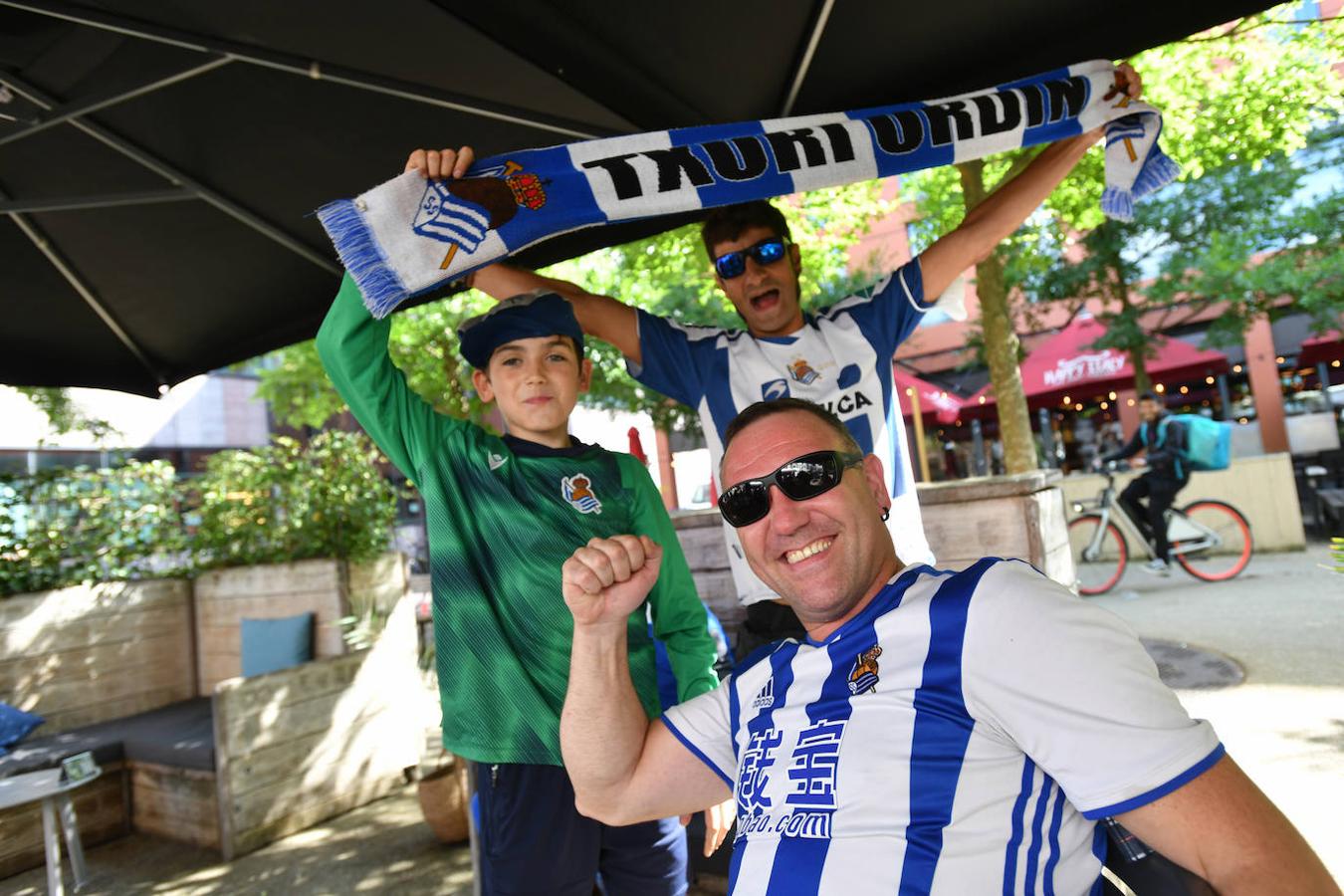 PSV - Real Sociedad: Ambiente txuri-urdin en las calles de Eindhoven