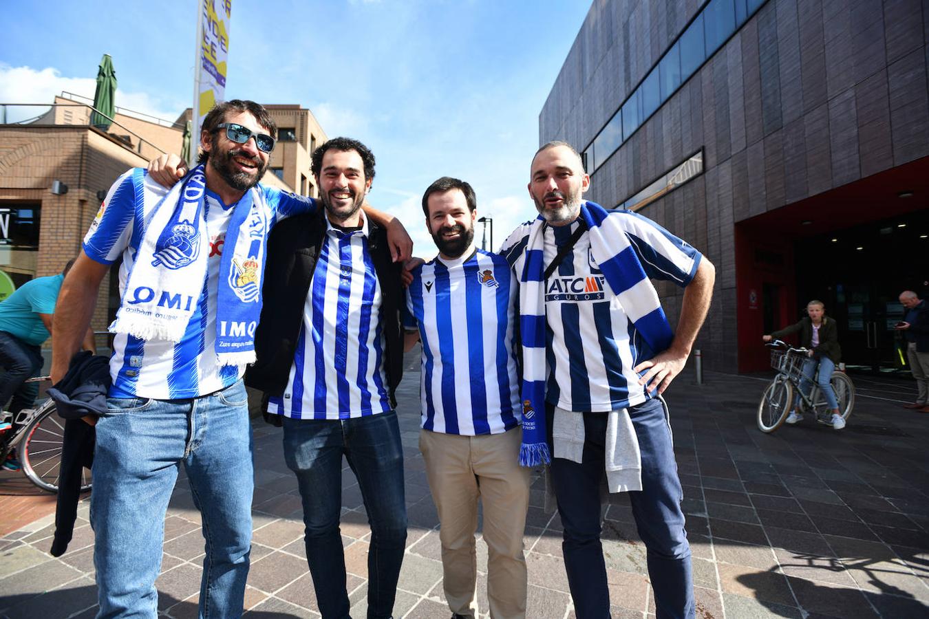 PSV - Real Sociedad: Ambiente txuri-urdin en las calles de Eindhoven