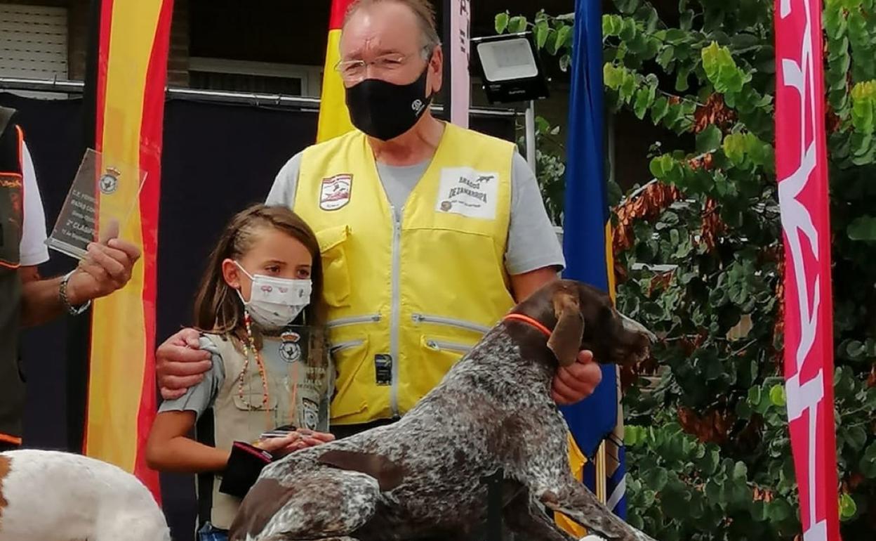 El campeón, José Luis Llona, con su perro. 