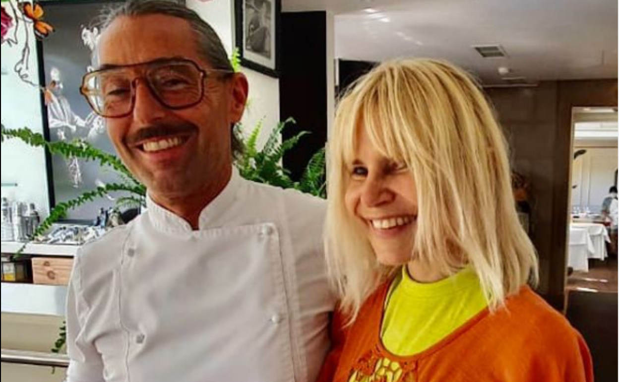 El chef Iñaki Arrieta posa junto a Eugenia Martínez de Irujo 