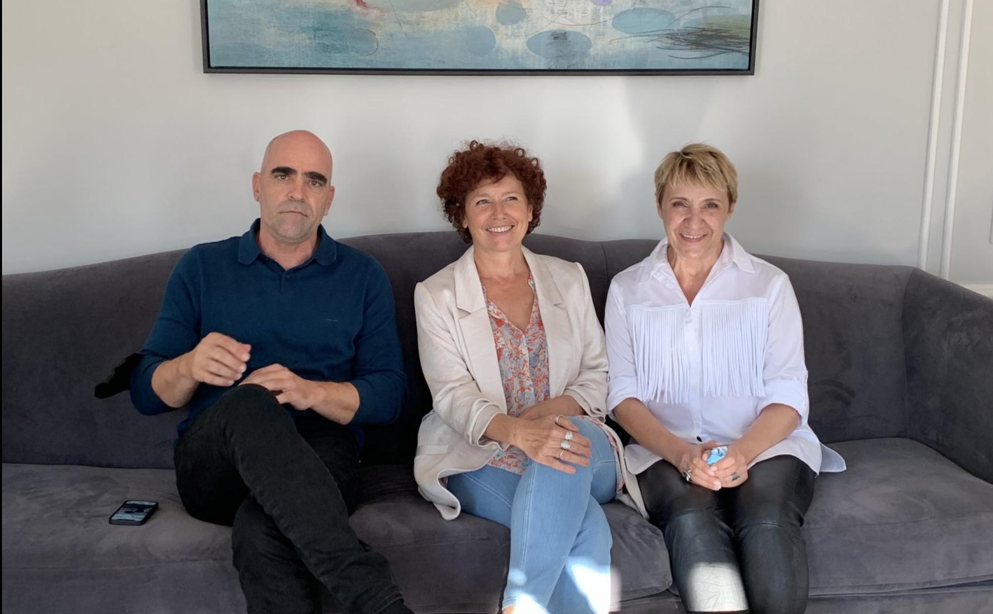 Luis Tosar, Iciar Bollaín y Blanca Portillo, ayer por la tarde en el María Cristina. 