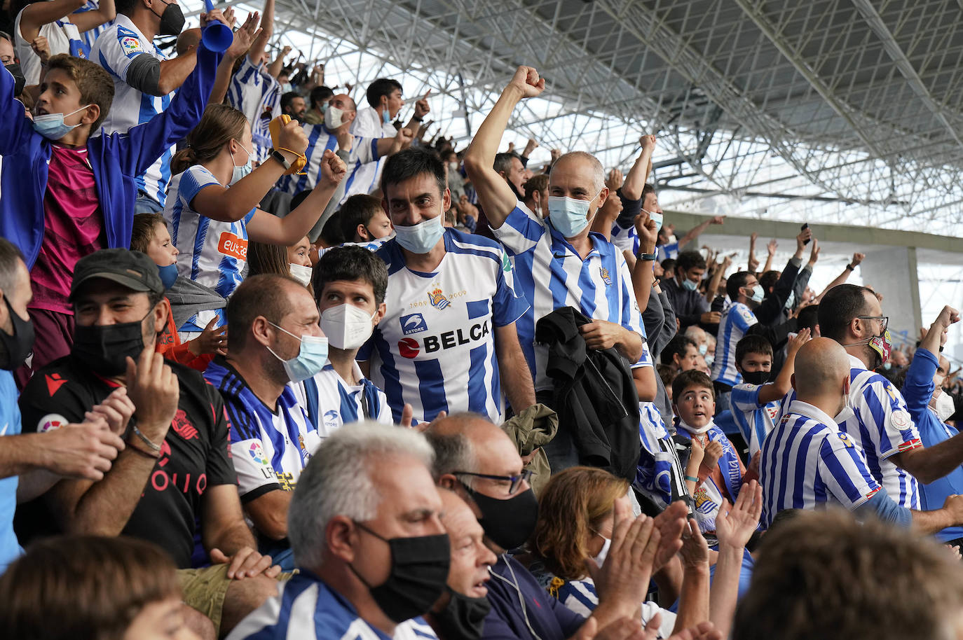 Fotos: Las aficionados de la Real vuelven ocupar sus asientos