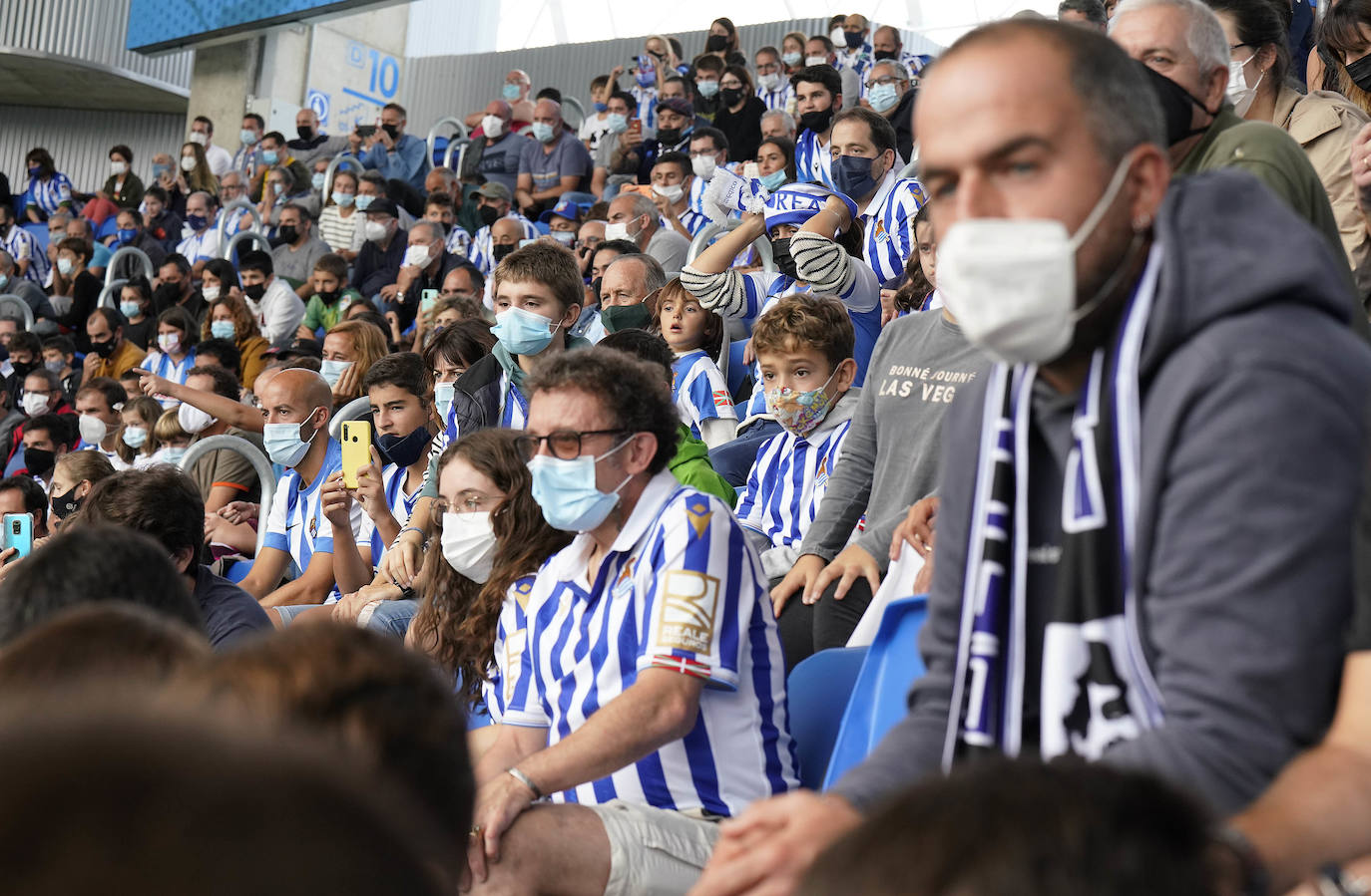 Fotos: Las aficionados de la Real vuelven ocupar sus asientos