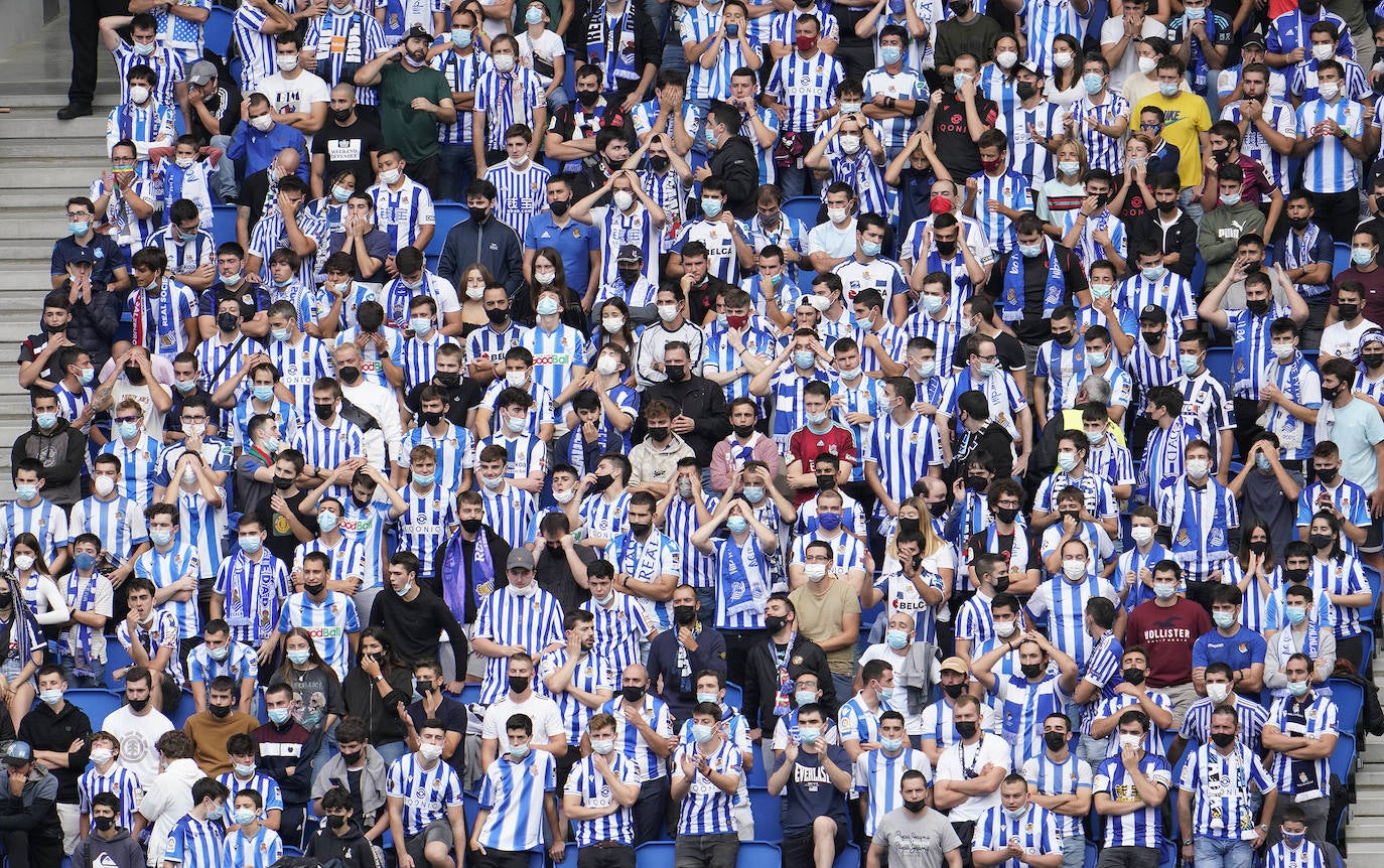 Fotos: Las aficionados de la Real vuelven ocupar sus asientos