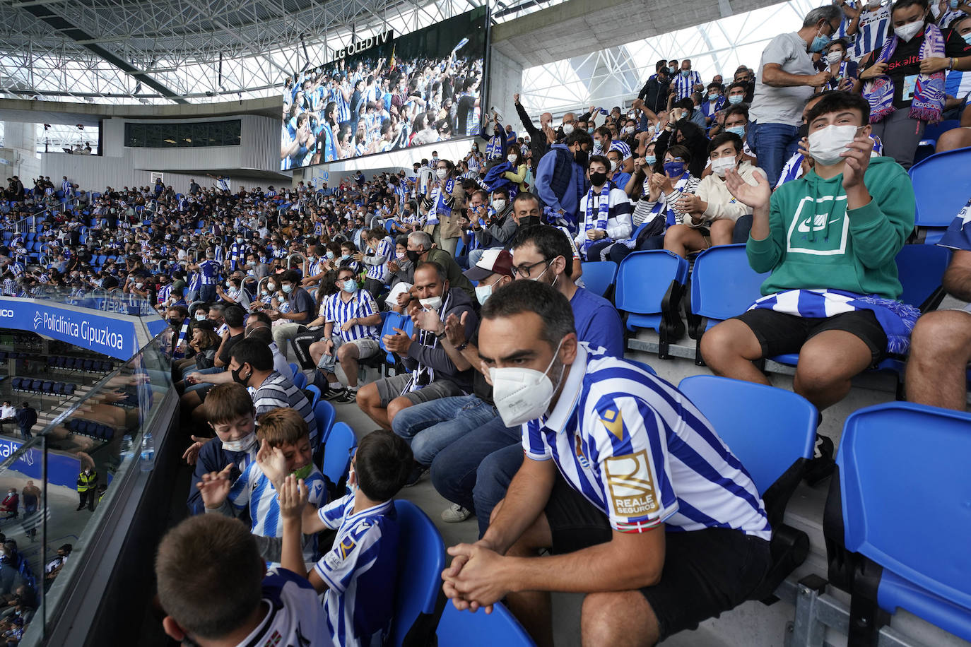 Fotos: Las aficionados de la Real vuelven ocupar sus asientos
