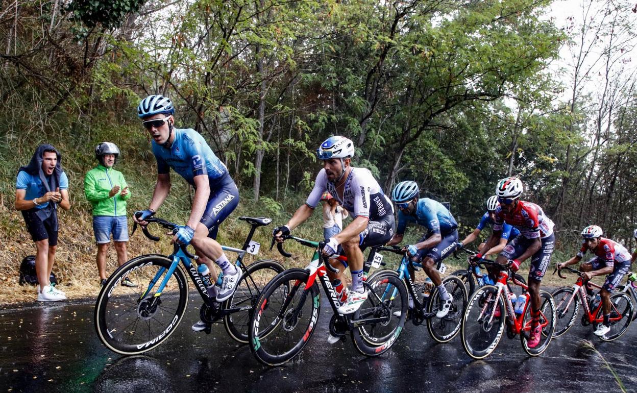 Alex Aranburu, junto al ganador, Sonny Colbrelli, ayer en el Memorial Pantani. 
