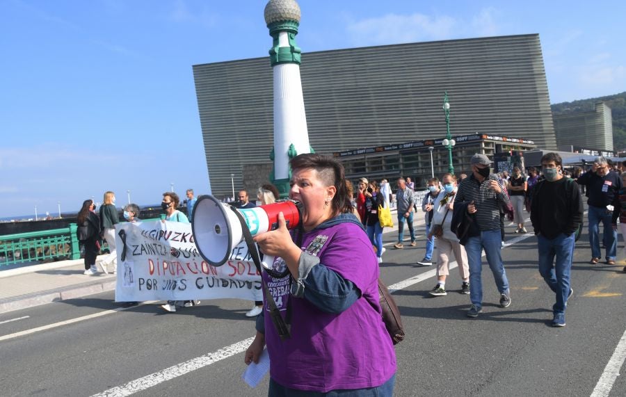 Fotos: Protesta de las trabajadoras de las residencias de Gipuzkoa
