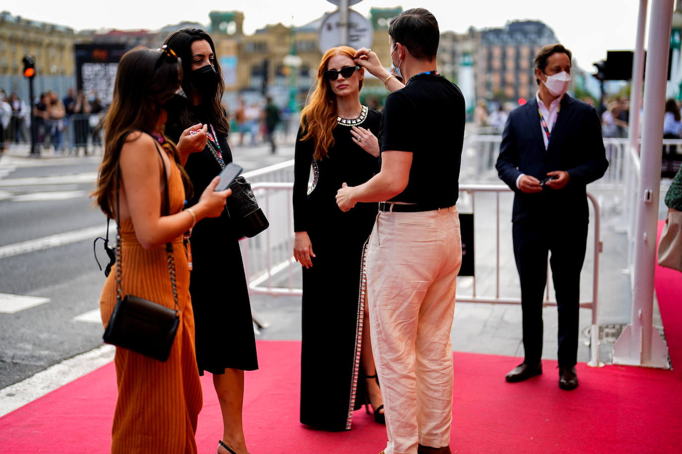 El equipo de 'The Eyes of Tamy Faye' presenta este viernes (16.00 horas) su película a concurso en la Sección Oficial del Zinemaldia. La actriz americana Jessica Chastain ha sido unas de las grandes atracciones del photocall que ha tenido lugar en la terraza del Kursaal.