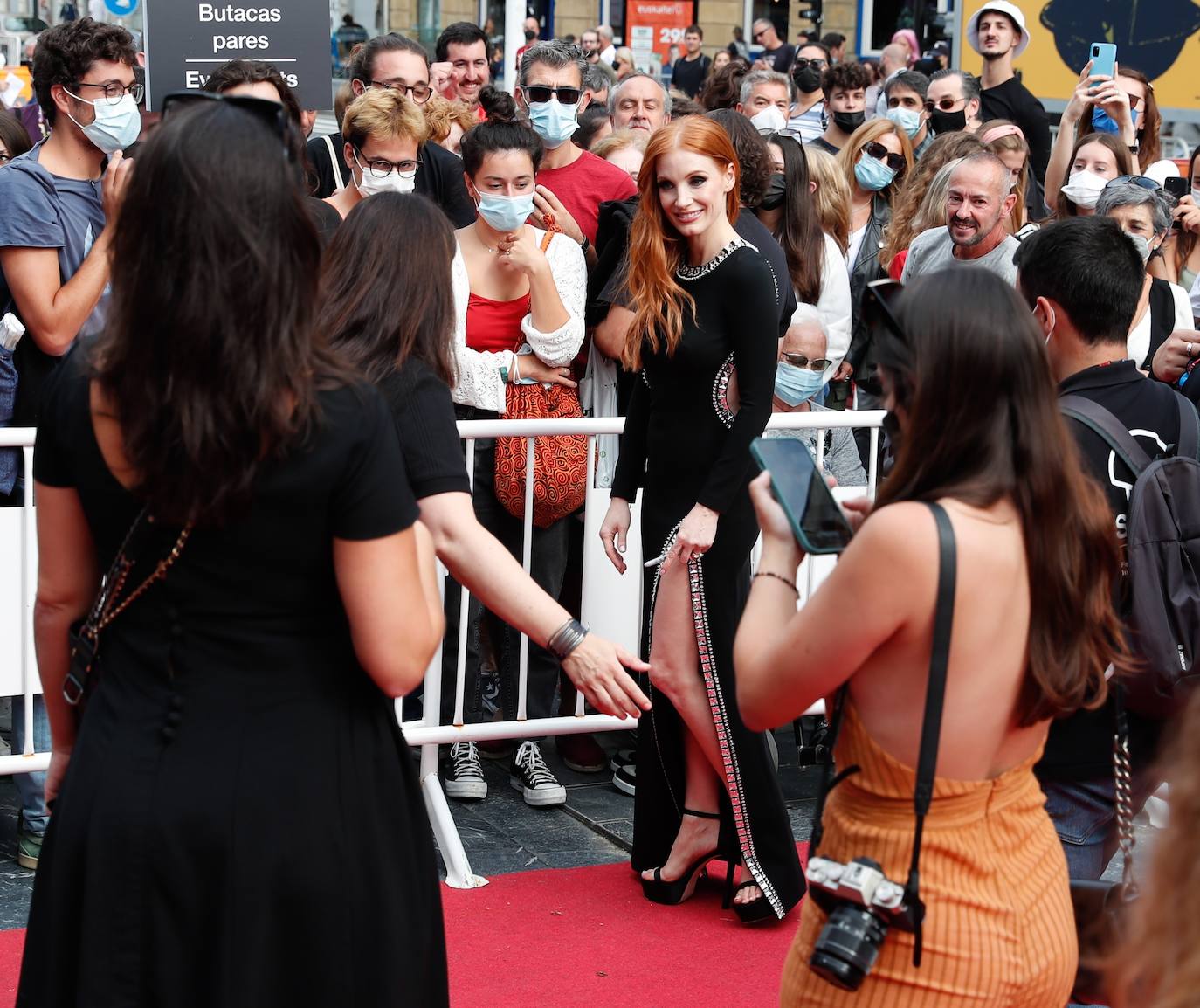 El equipo de 'The Eyes of Tamy Faye' presenta este viernes (16.00 horas) su película a concurso en la Sección Oficial del Zinemaldia. La actriz americana Jessica Chastain ha sido unas de las grandes atracciones del photocall que ha tenido lugar en la terraza del Kursaal.