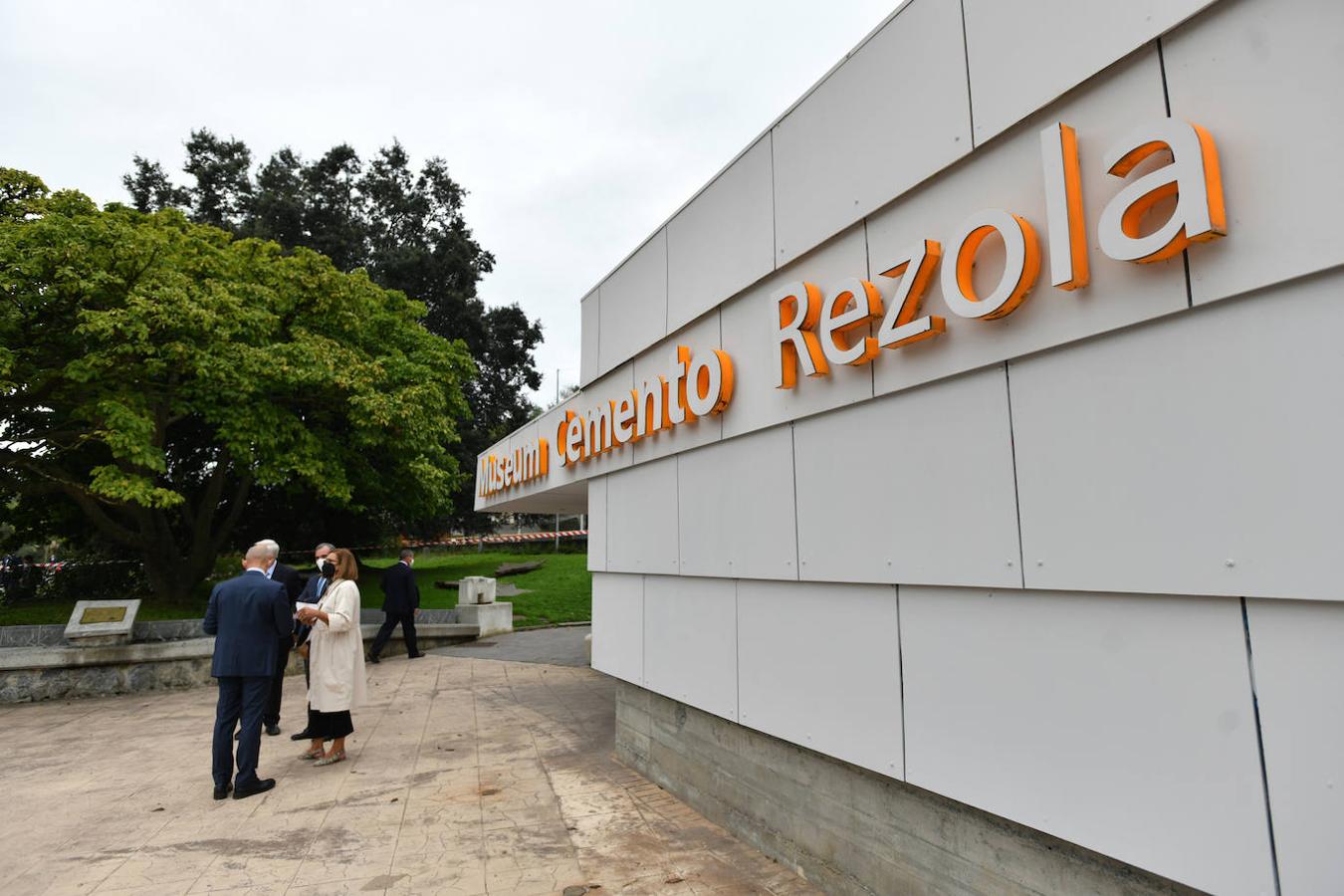 Fotos: El Lehendakari reconoce el «compromiso, vocación profesional y cultural» del Museo de Cementos Rezola