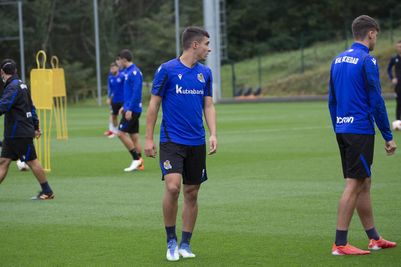 Fotos: Isak y Barrenetxea se unene al grupo; Merino y Le Normand no se entrenan