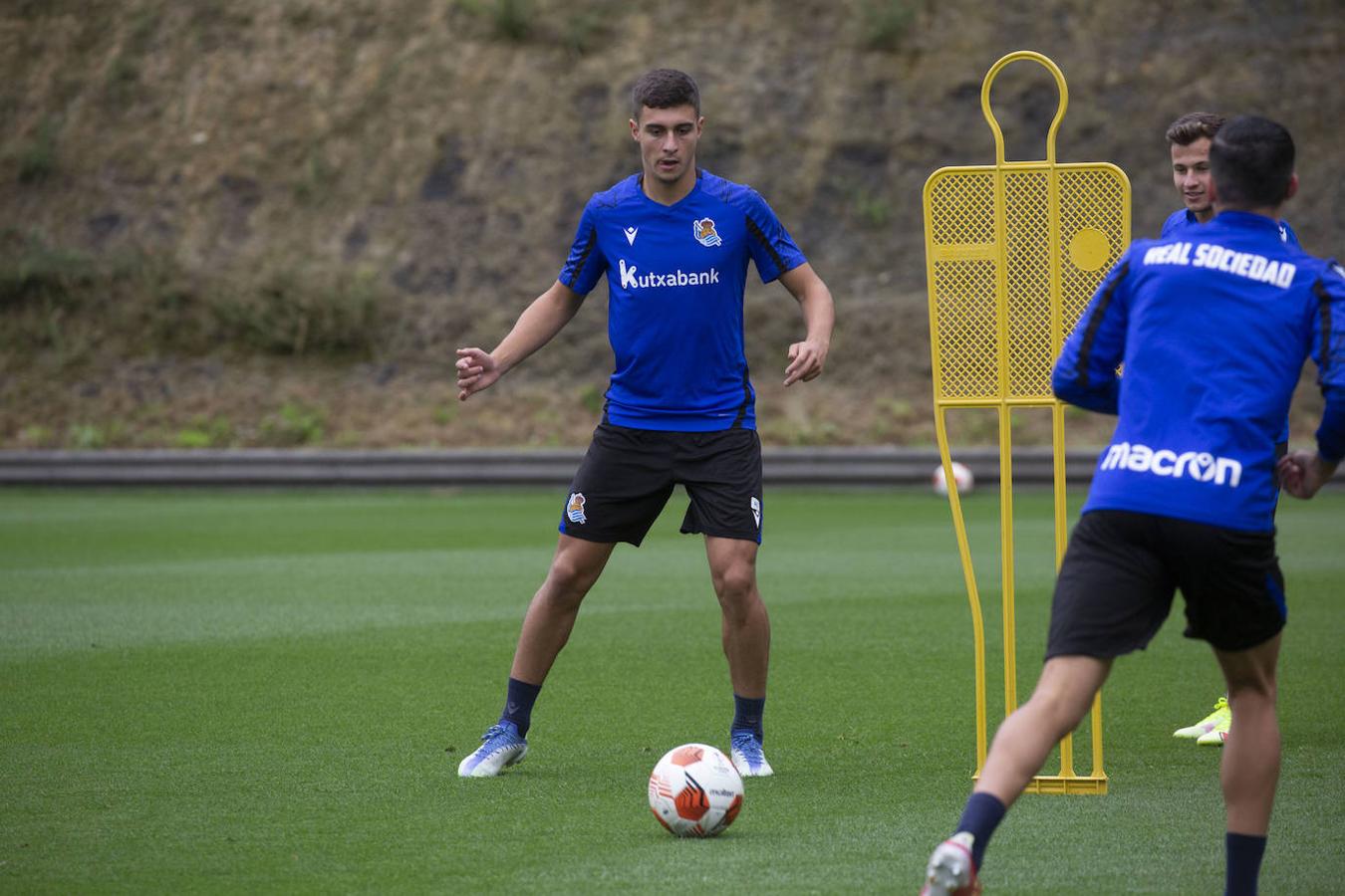 Fotos: Isak y Barrenetxea se unene al grupo; Merino y Le Normand no se entrenan