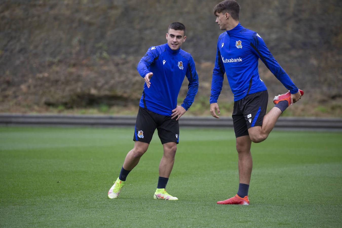 Fotos: Isak y Barrenetxea se unene al grupo; Merino y Le Normand no se entrenan