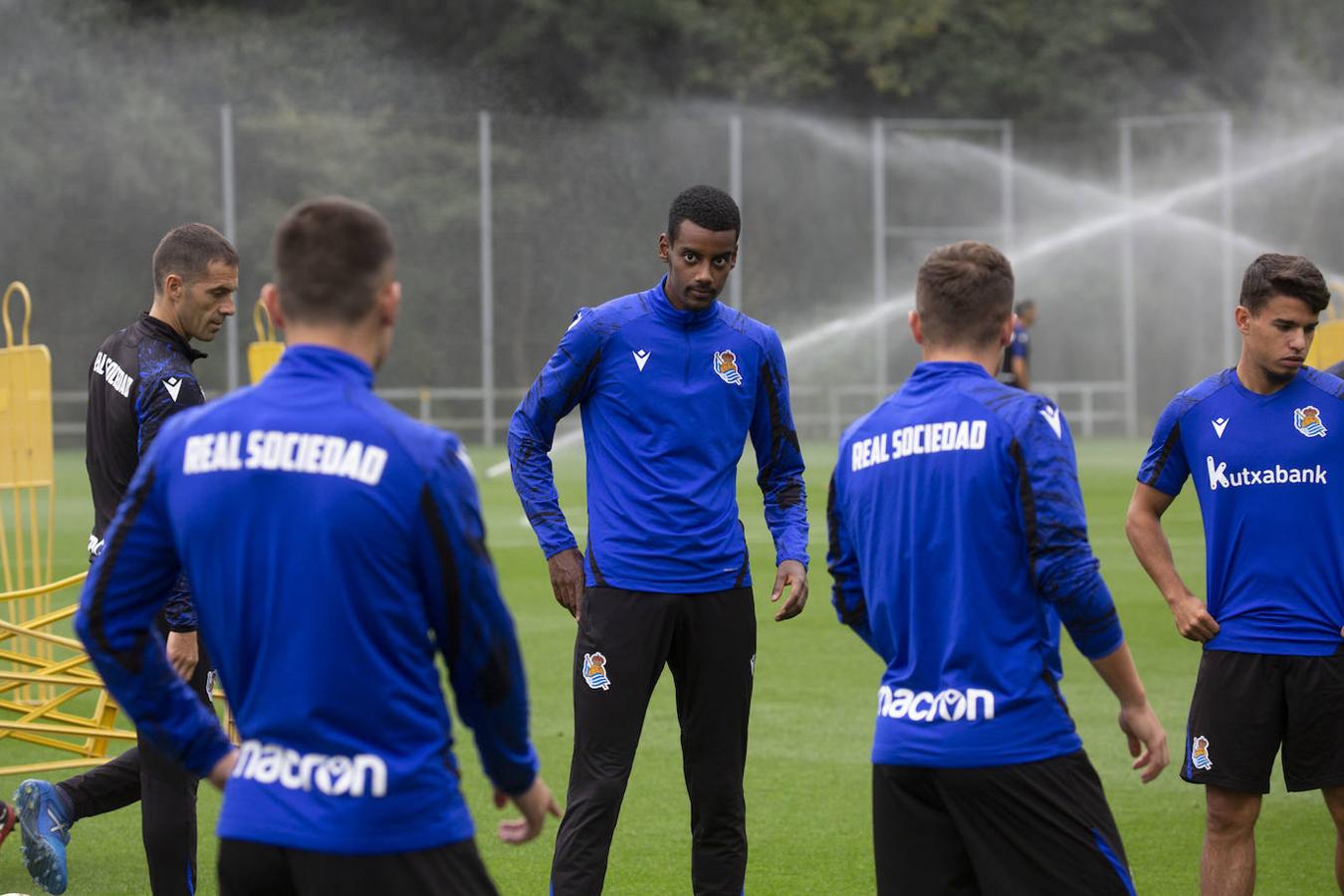 Fotos: Isak y Barrenetxea se unene al grupo; Merino y Le Normand no se entrenan