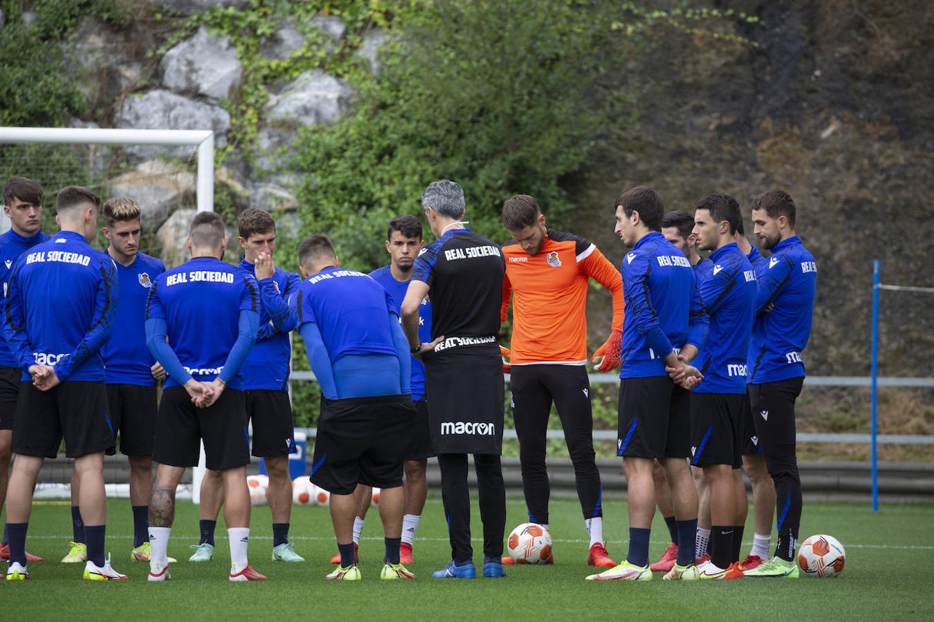 Fotos: Isak y Barrenetxea se unene al grupo; Merino y Le Normand no se entrenan