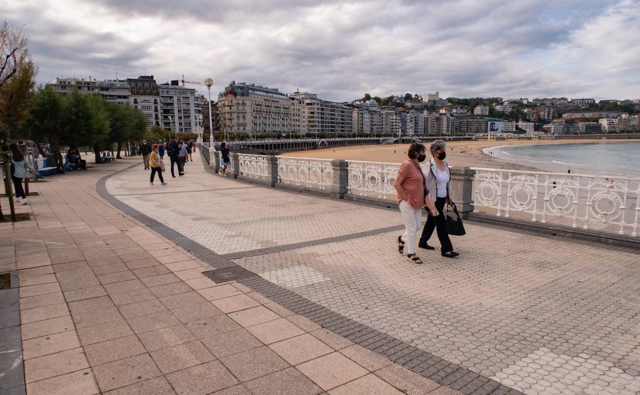 Covid en Euskadi:Los pacientes en las UCI vascas bajan en septiembre a la mitad y la tasa cae 225 puntos