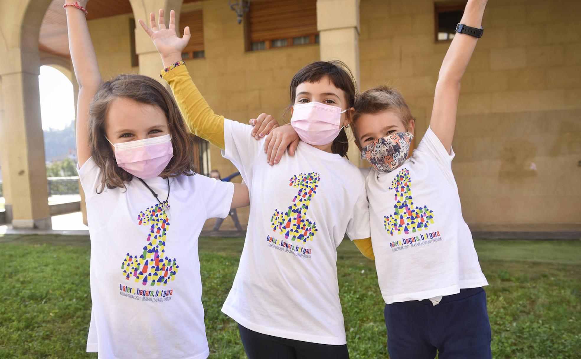 Andramendi Ikastolako hiru haur, Kilometroak festarako gogoz. 