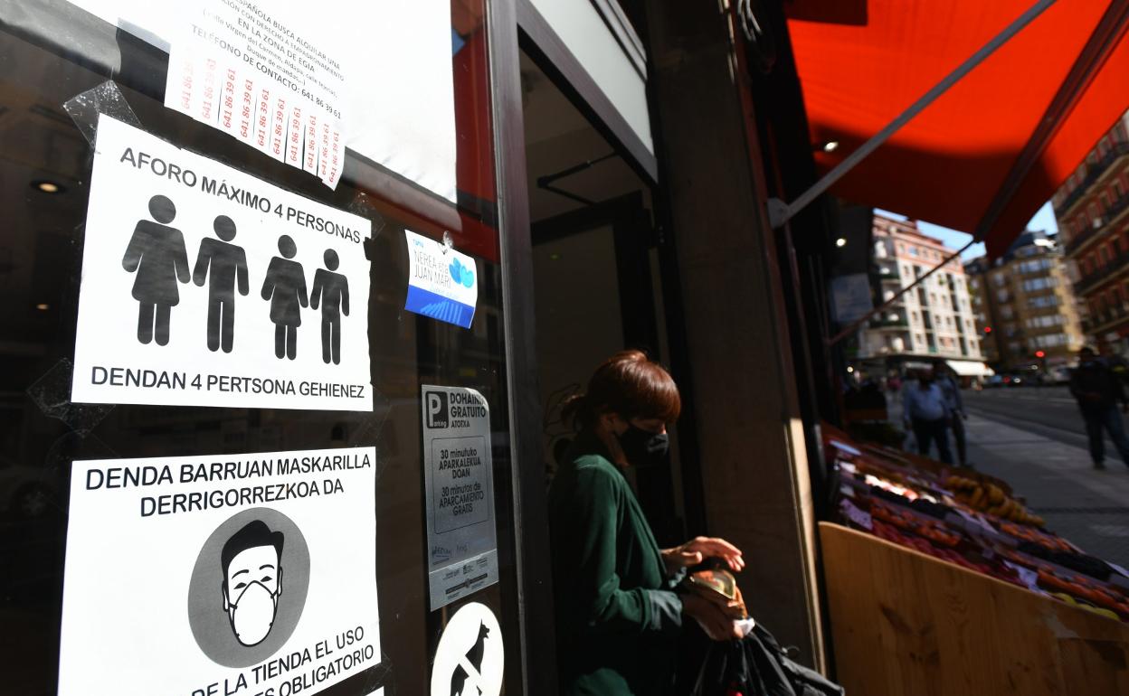 Cartel con restricciones. 