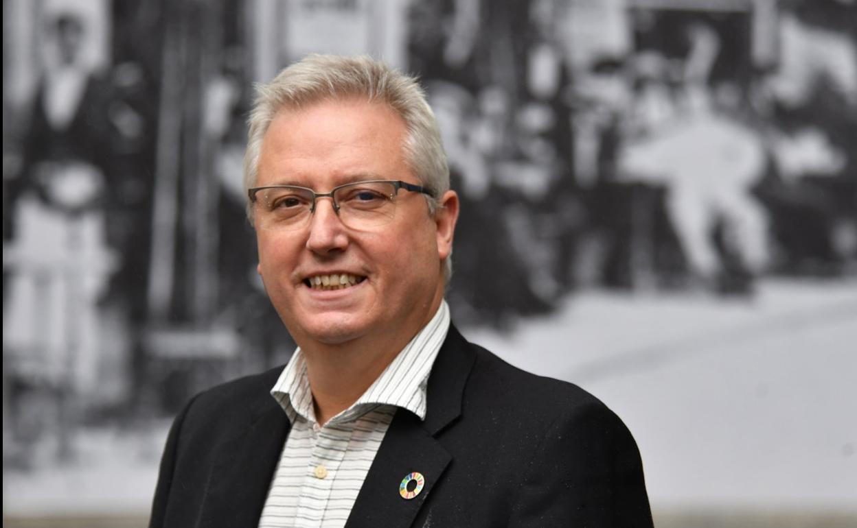 José Ignacio Asensio, ayer en una calle del centro de San Sebastián. 