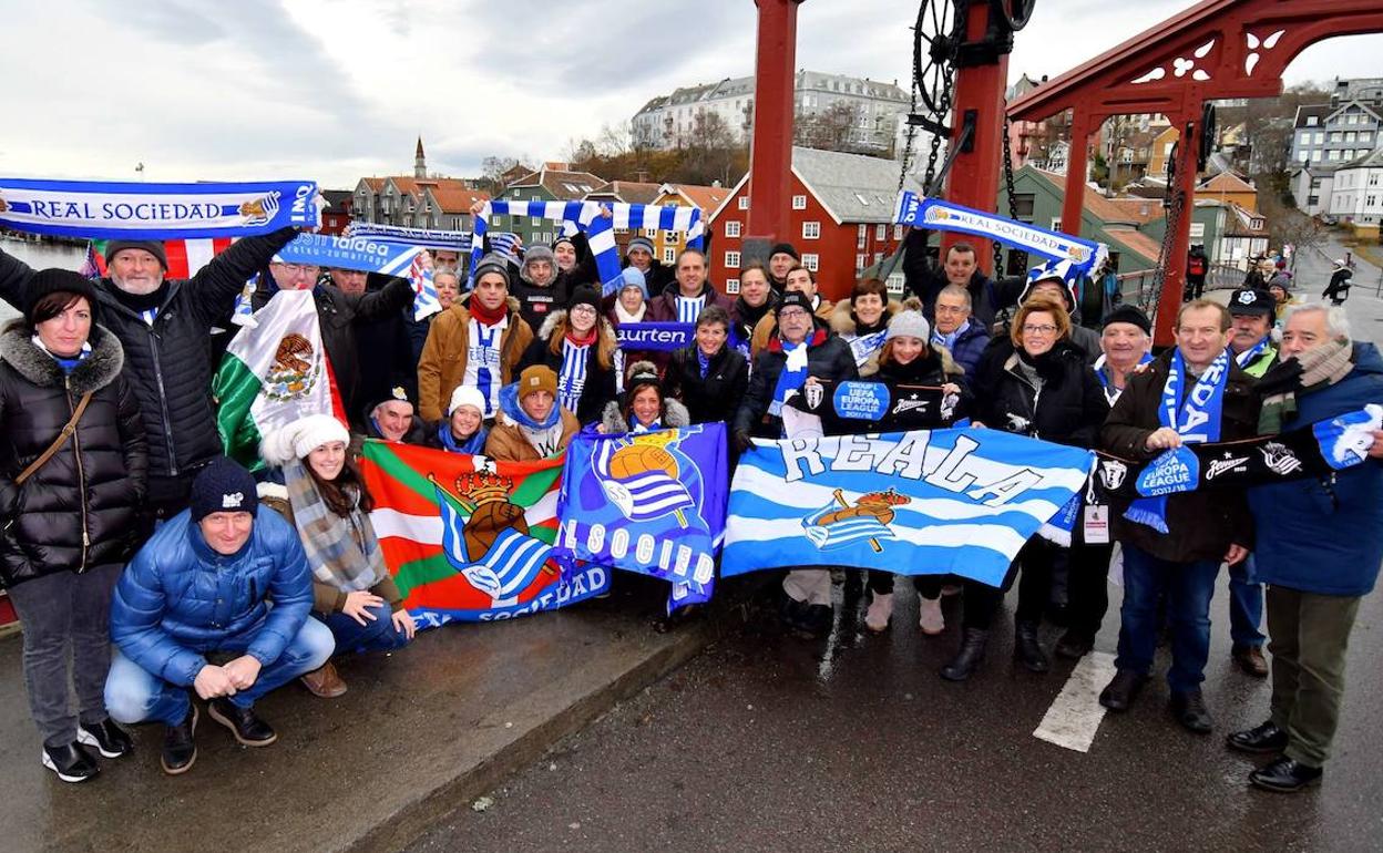 Aficionados de la Real Sociedad, en el viaje a Noruega de 2017 para asistir al encuentro de Europa League ante el Rosenborg.