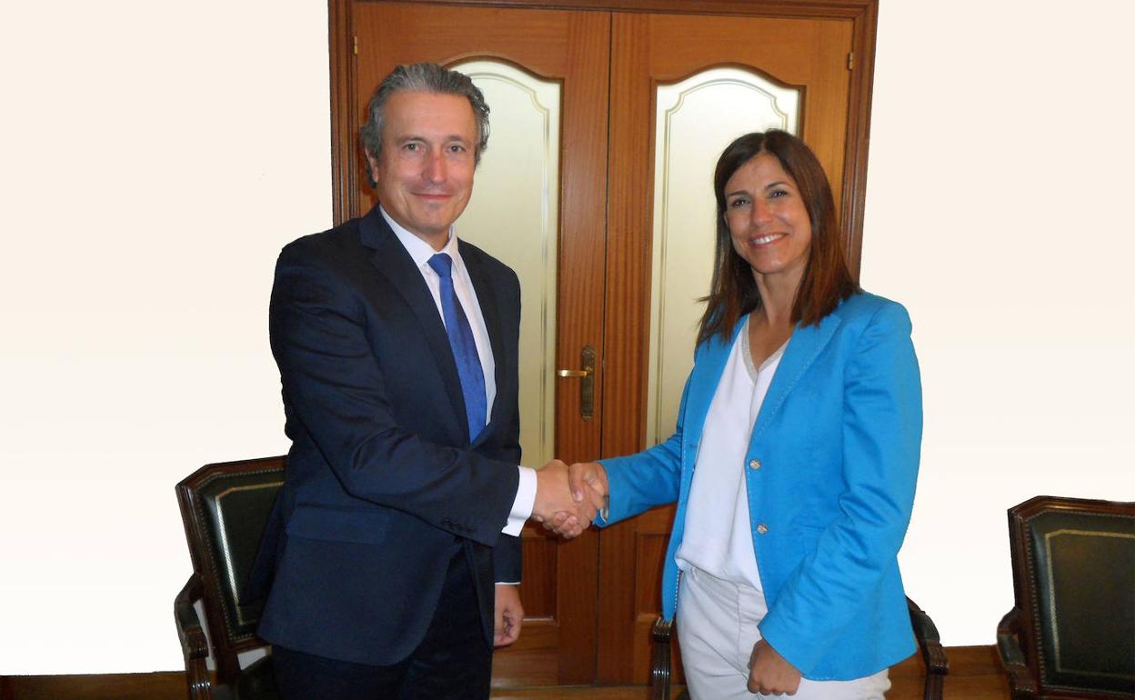 Juan Ignacio Sanz y Gemma Muñoz, director general de Ibermática y CEO de El Arte de Medir, respectivamente.