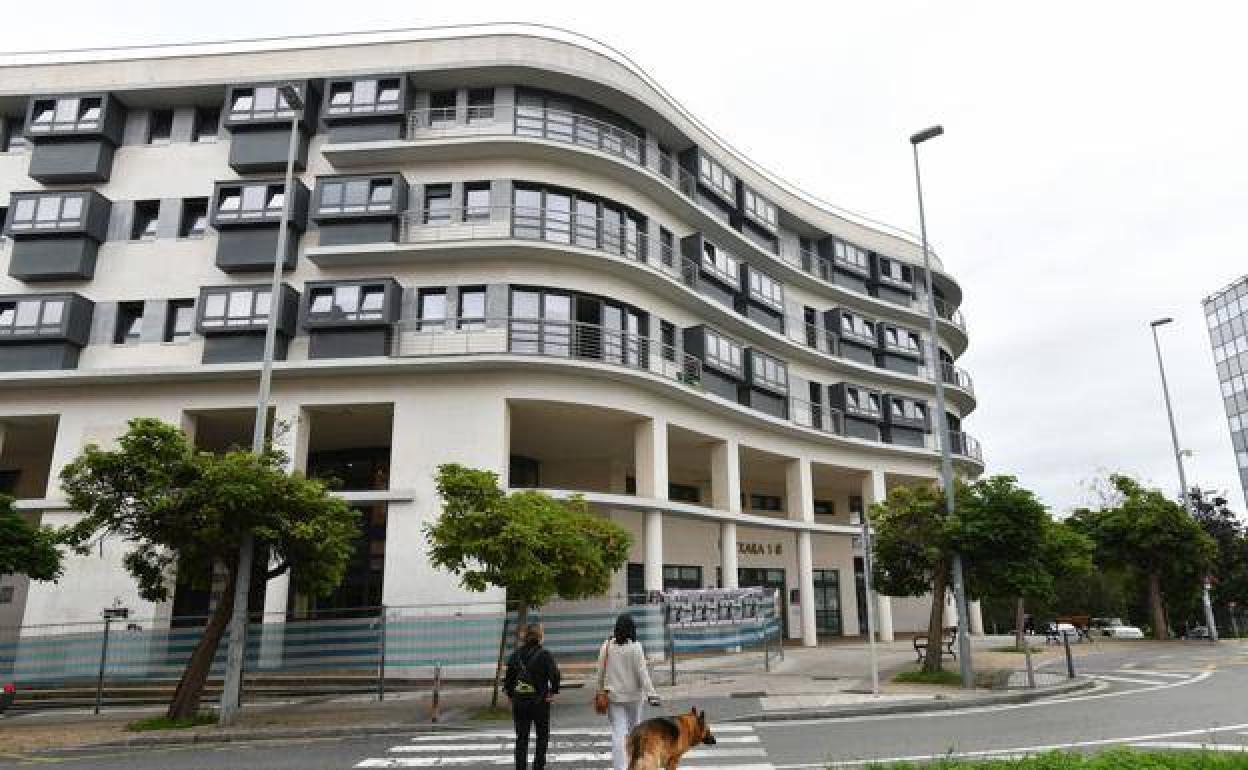 Exterior de la residencia de Txara I. 