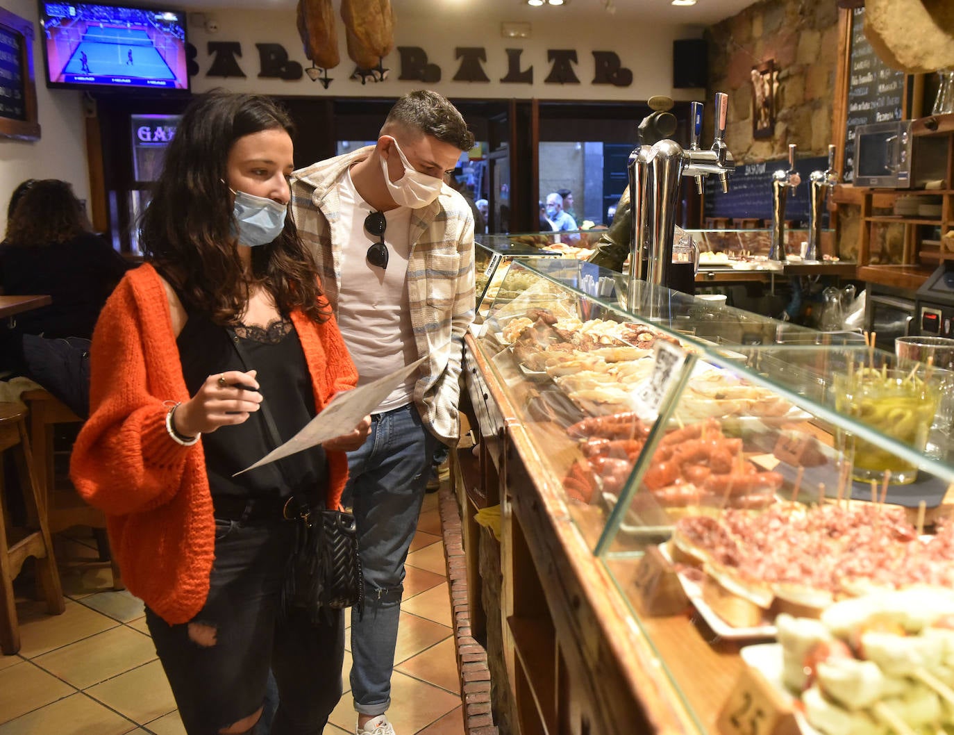 Fotos: Turistas llenan las calles y la hostelería de Gipuzkoa