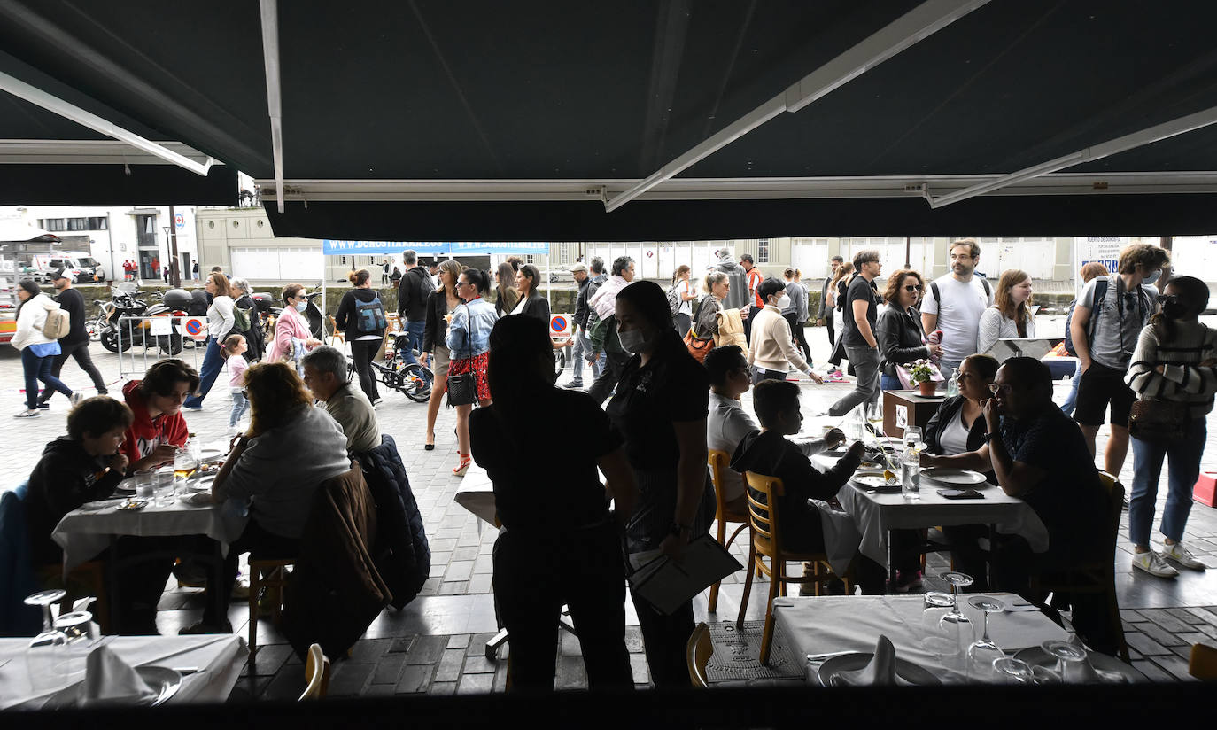 Fotos: Turistas llenan las calles y la hostelería de Gipuzkoa