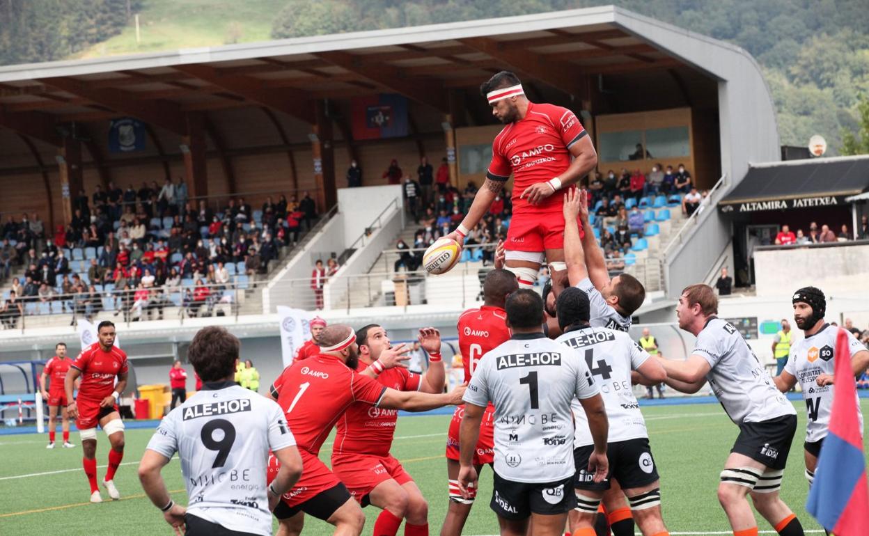 El neozelandés Kawa Leauma, en una acción del choque de ayer en Altamira. 