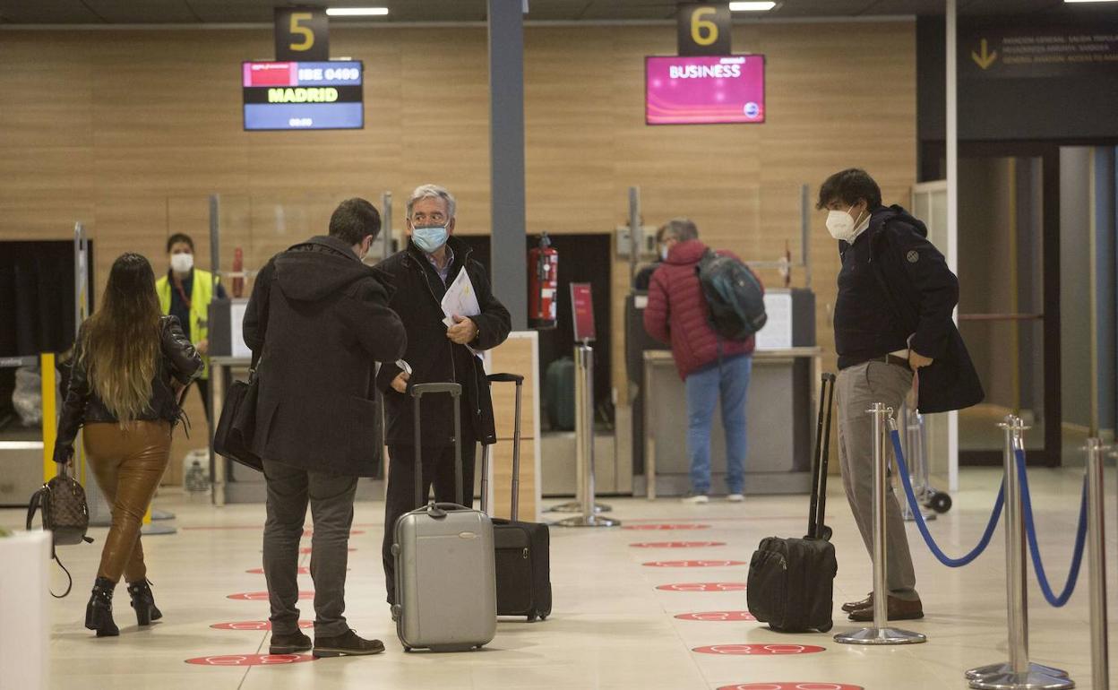 Interior del aeropuerto de Hondarribia durante la pandemia.
