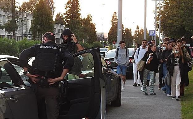 Un alumno armado siembra el terror a tiros en la UPV