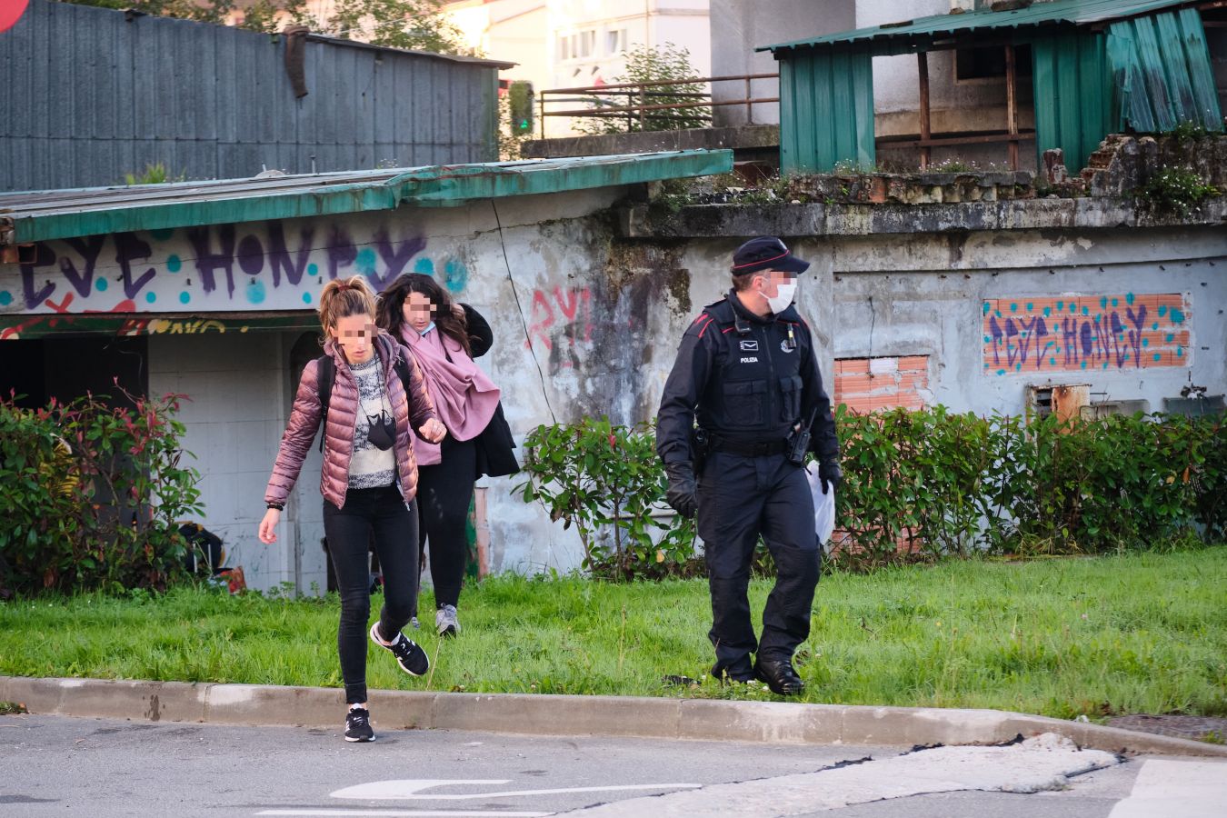 Fotos: Desalojan dos edificios ocupados en Donostia